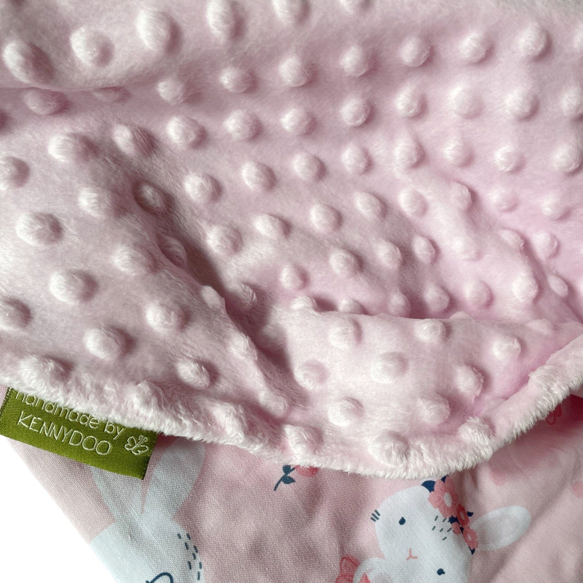 kennydoo Erstausstattungspaket Baby Erstausstattung Set Hasenmädchen (5 teilig) Baby Decke, Hose, Knoten-Mütze, Halstuch, Body, Handmade in DE