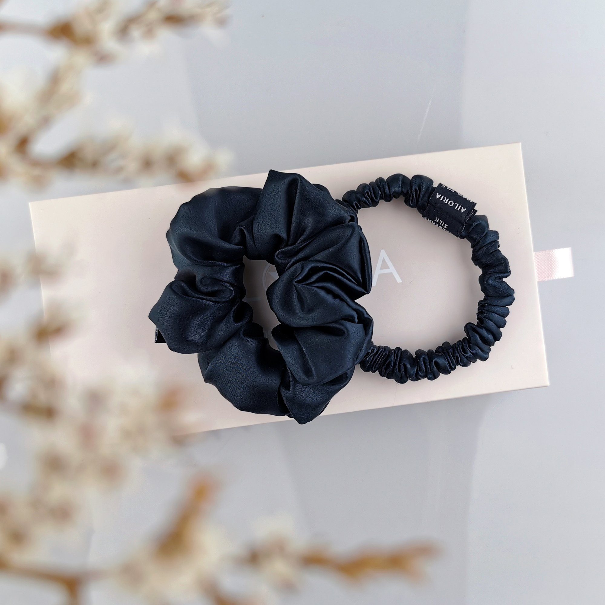 AILORIA Haargummi DOUX Set Scrunchies S und M aus Seide, Luxuriöses Set aus Haargummis (Größe S und M)