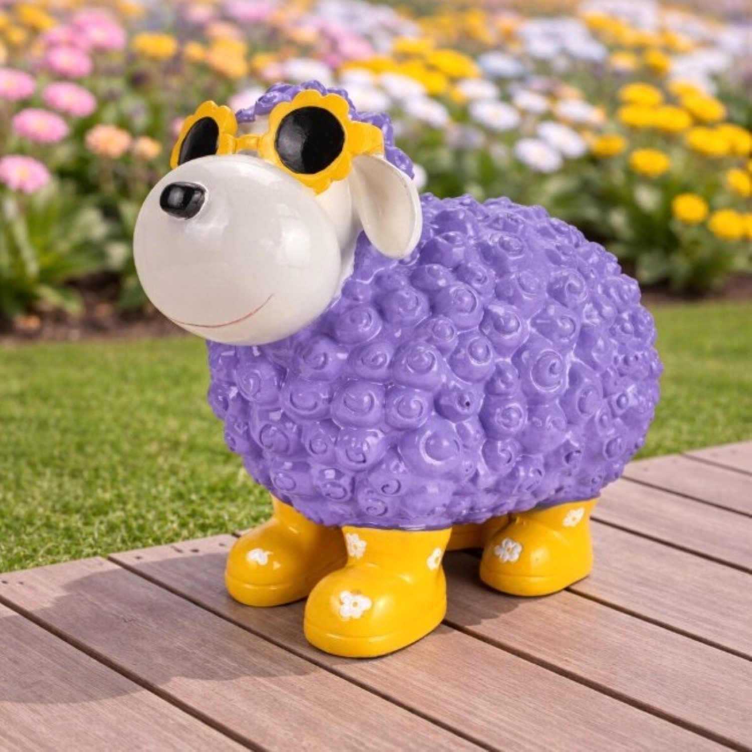 Online-Fuchs Gartenfigur cooles Schaf mit Sonnenbrille - Deko Figuren Garten, Balkon & Terrasse, (mit Blumensonnenbrille, wetterfest), aus langlebigem Kunstharz gefertigt, für außen geeignet - 30 cm groß