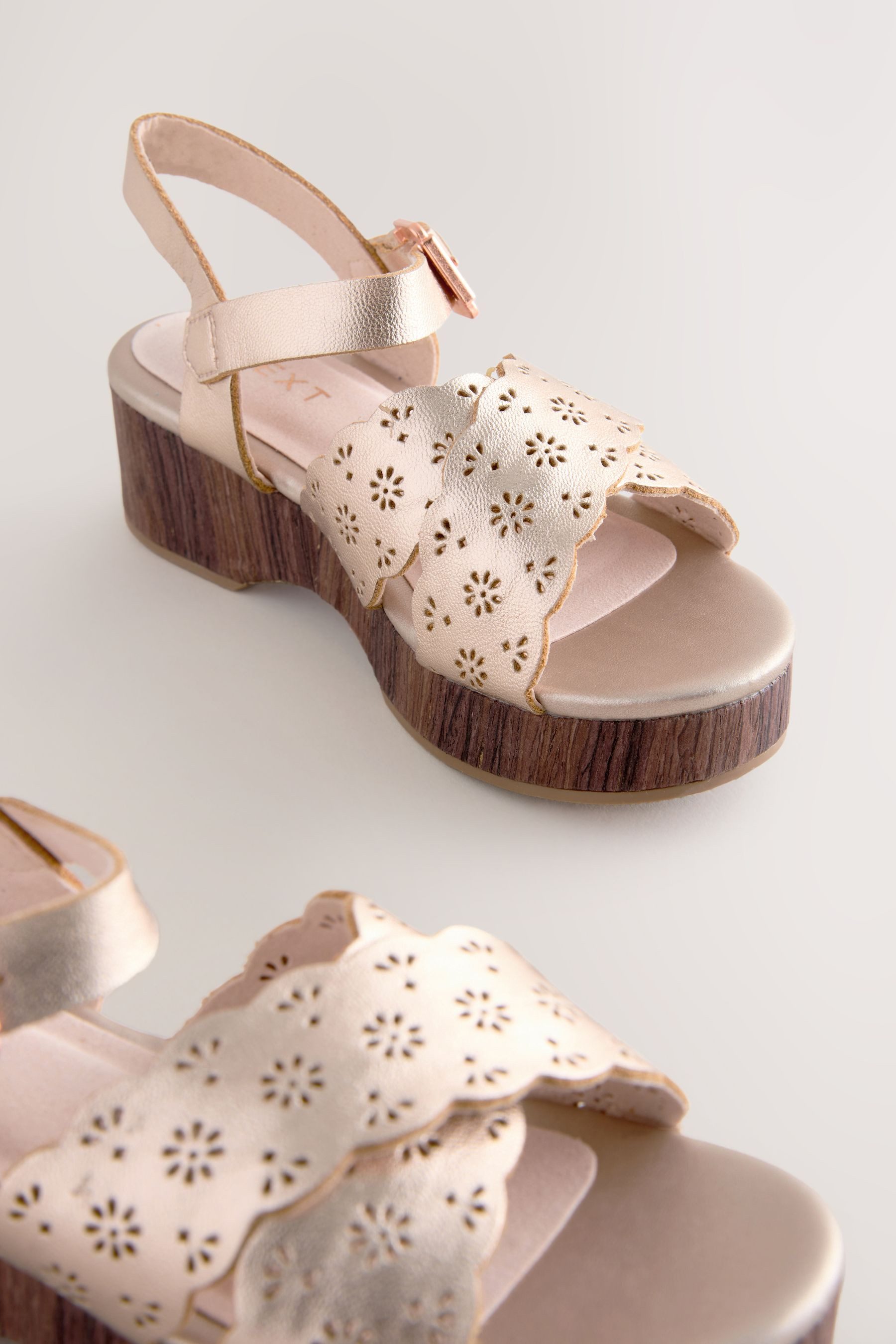 Next Keilabsatzsandalen mit Korkabsatz Keilsandalette (1-tlg)