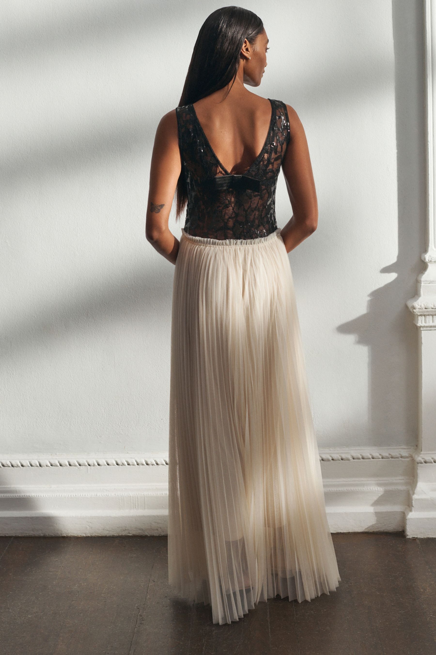 Next Maxikleid Festliches 2-in-1-Maxikleid, Faltenrock und Spitze (1-tlg)