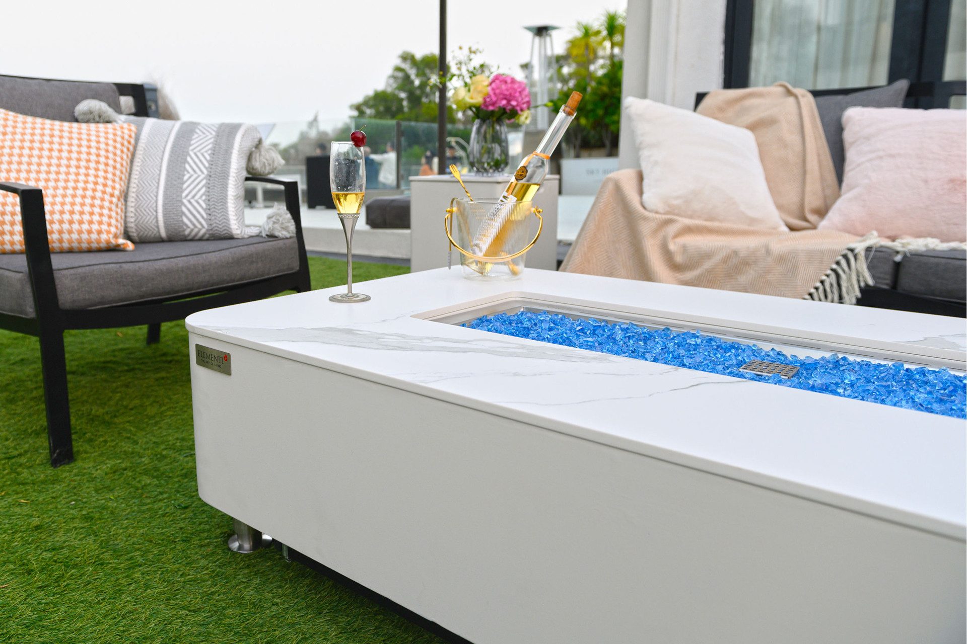 ELEMENTI Feuertisch ATHENS Feuerstelle aus Beton - Komplett-Set mit Zubehör, (SET, 1-St., inkl. mehreren Komponenten), Porzellan,(157x35x76cm)