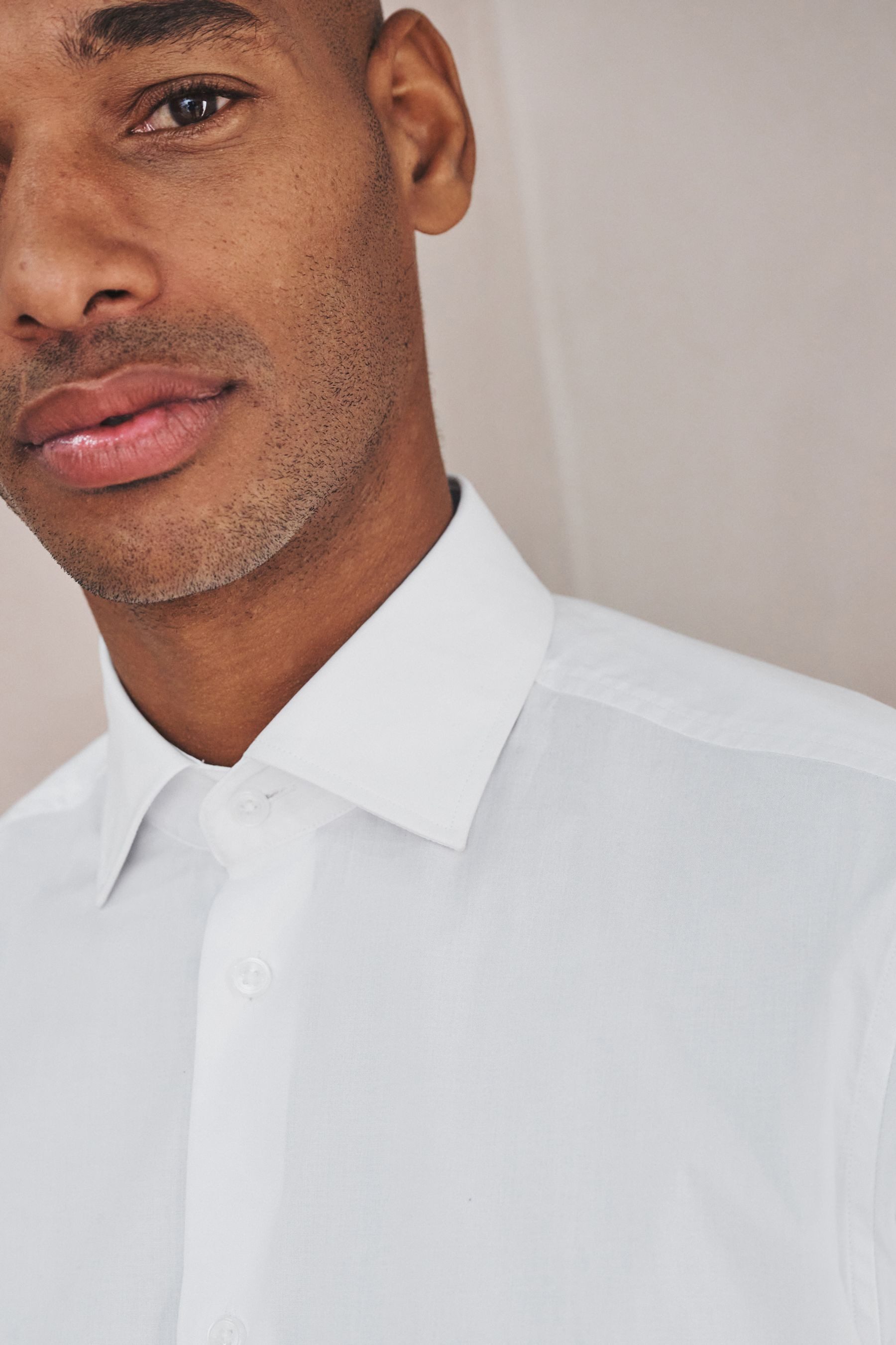 Next Langarmhemd Langärmeliges Slim Fit Hemd aus Baumwollstretch (1-tlg)