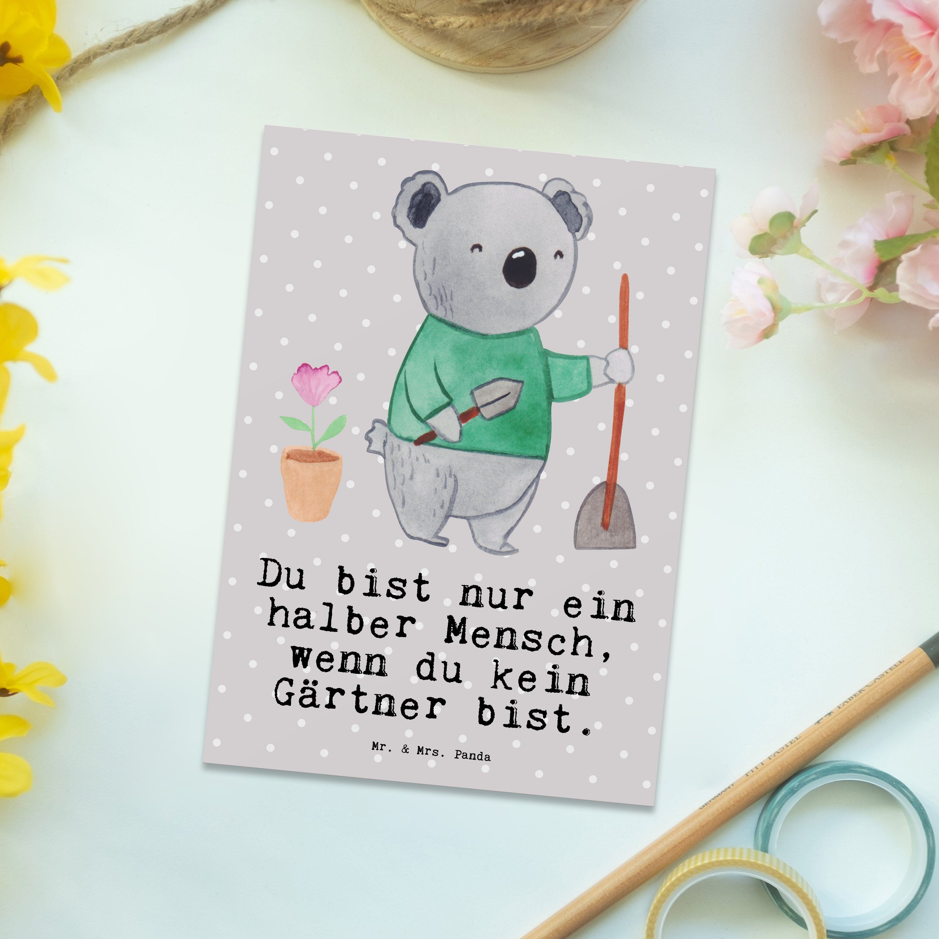 Mr. & Mrs. Panda Postkarte Gärtner mit Herz - Grau Pastell - Geschenk, Einladung, Gärtnerei, Gar