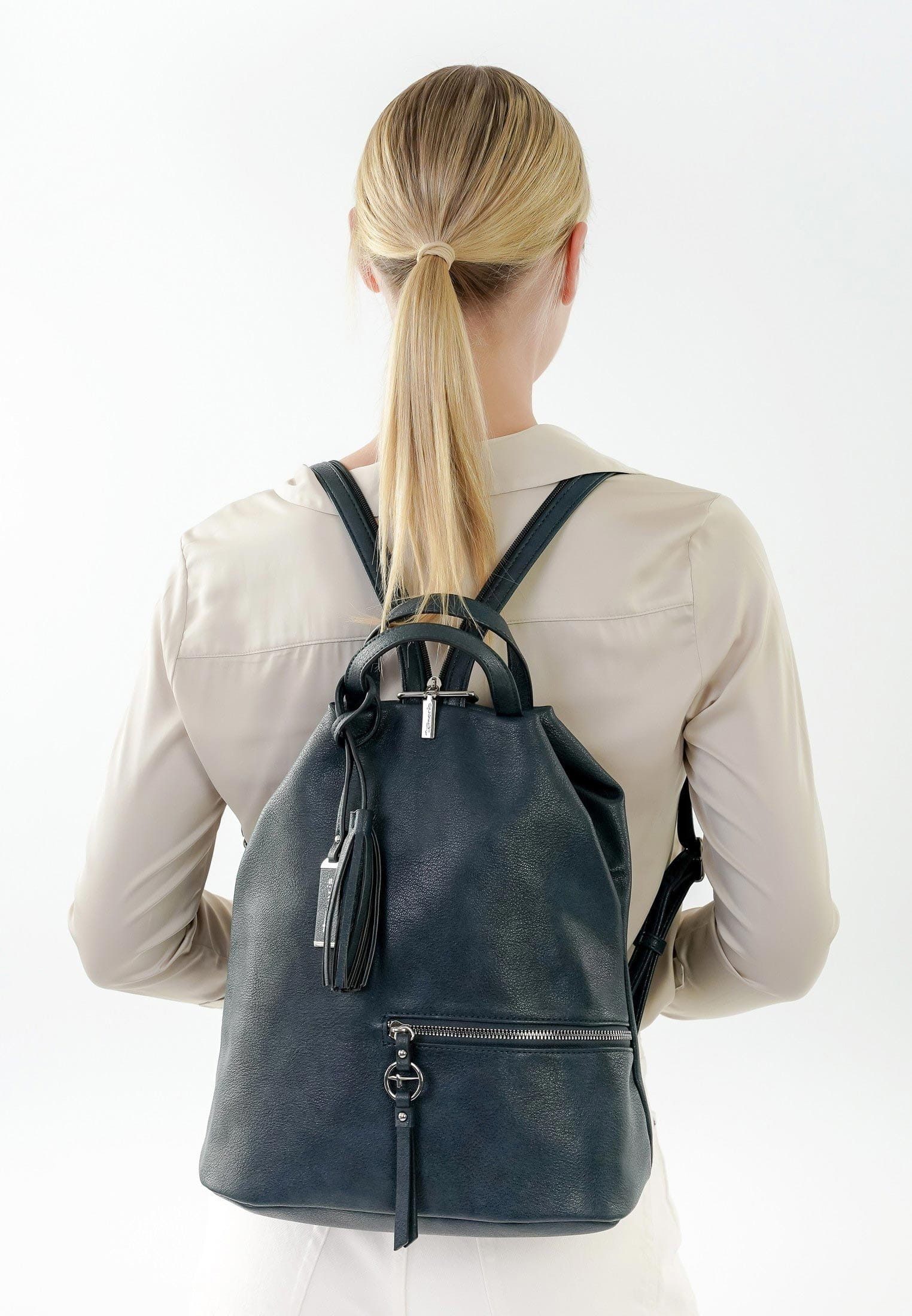 Tamaris Cityrucksack TAS Nele, Logo Anhänger