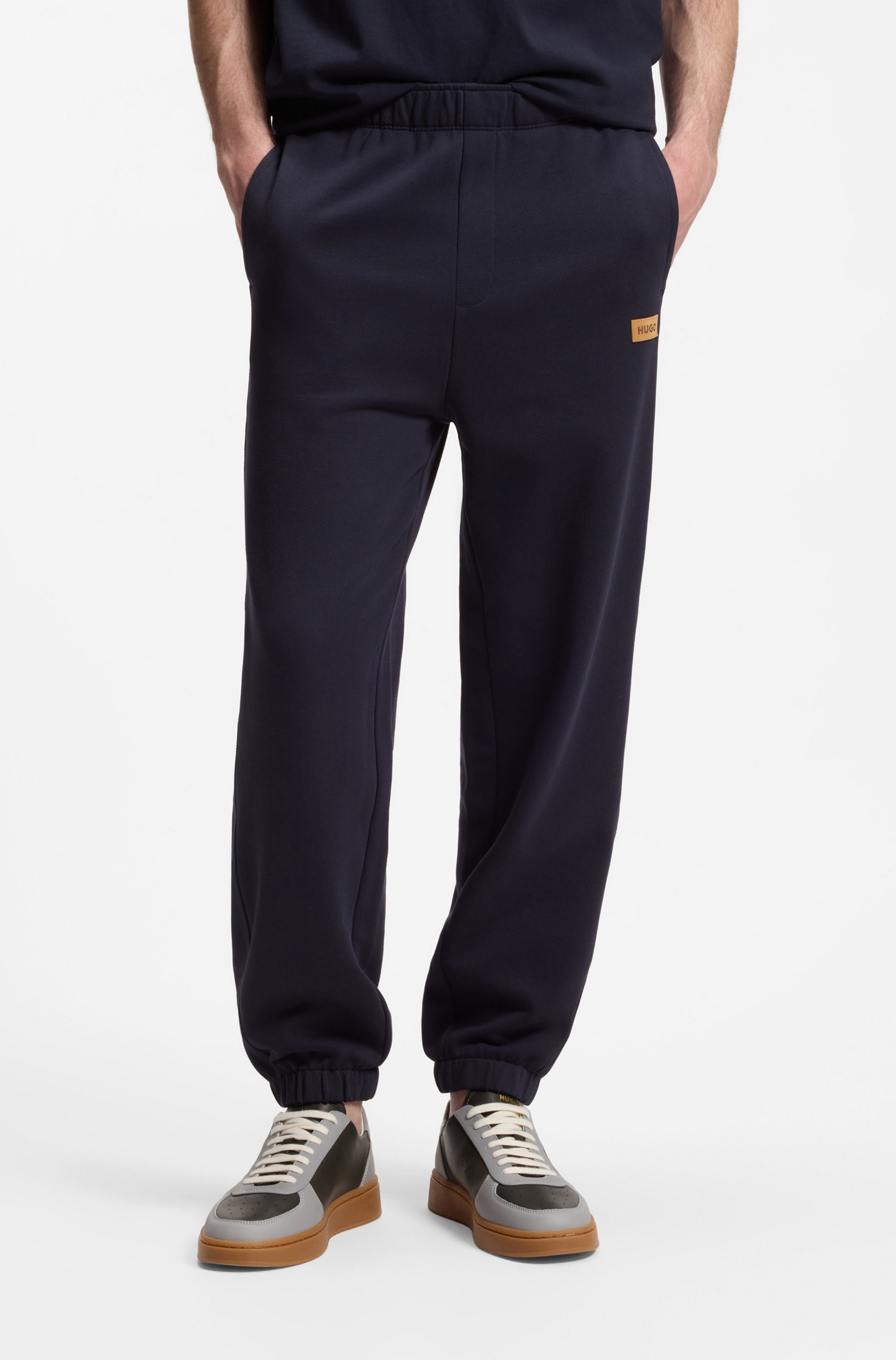 HUGO Sweathose Nevatro Regular Fit, Zierhosenschlitz, elastische Bündchen