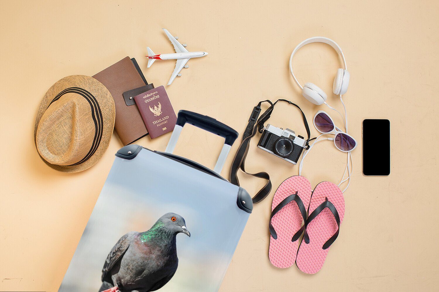 MuchoWow Reisetasche Eine mit Reisekoffer Handgepäck sitzt einem Ferien, Rollen, 4 Stein, Trolley, Taube rollen, für Handgepäckkoffer auf