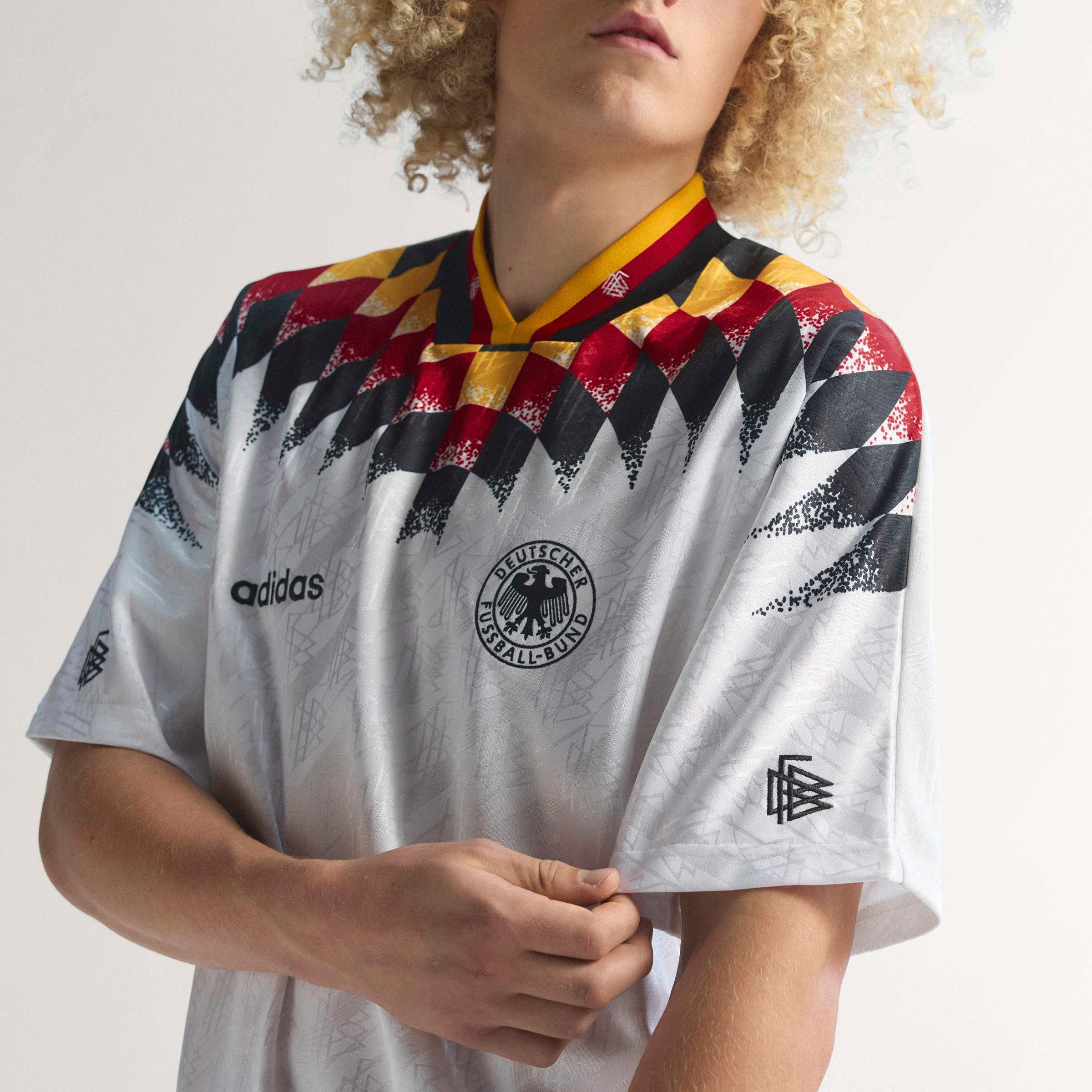 adidas Performance Fußballtrikot DFB H JSY 94 mit Jacquard-Design, moderner lockerer Schnitt, mit V-Ausschnitt