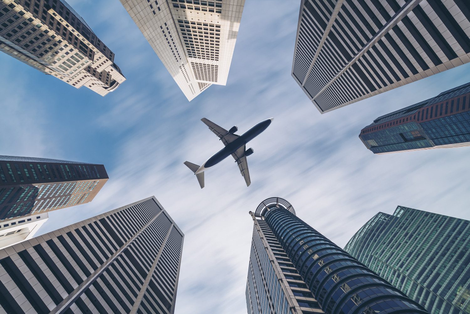queence XXL-Wandbild Akustikbild Flugzeug Wolkenkratzer, Architektonische Elemente, Flugzeuge, Frankfurt am Main, Gebäude, Himmel, Himmelsbilder (1 St), Einfache Akustiklösung ohne Baumaßnahme, Schalldämmung, Paneele