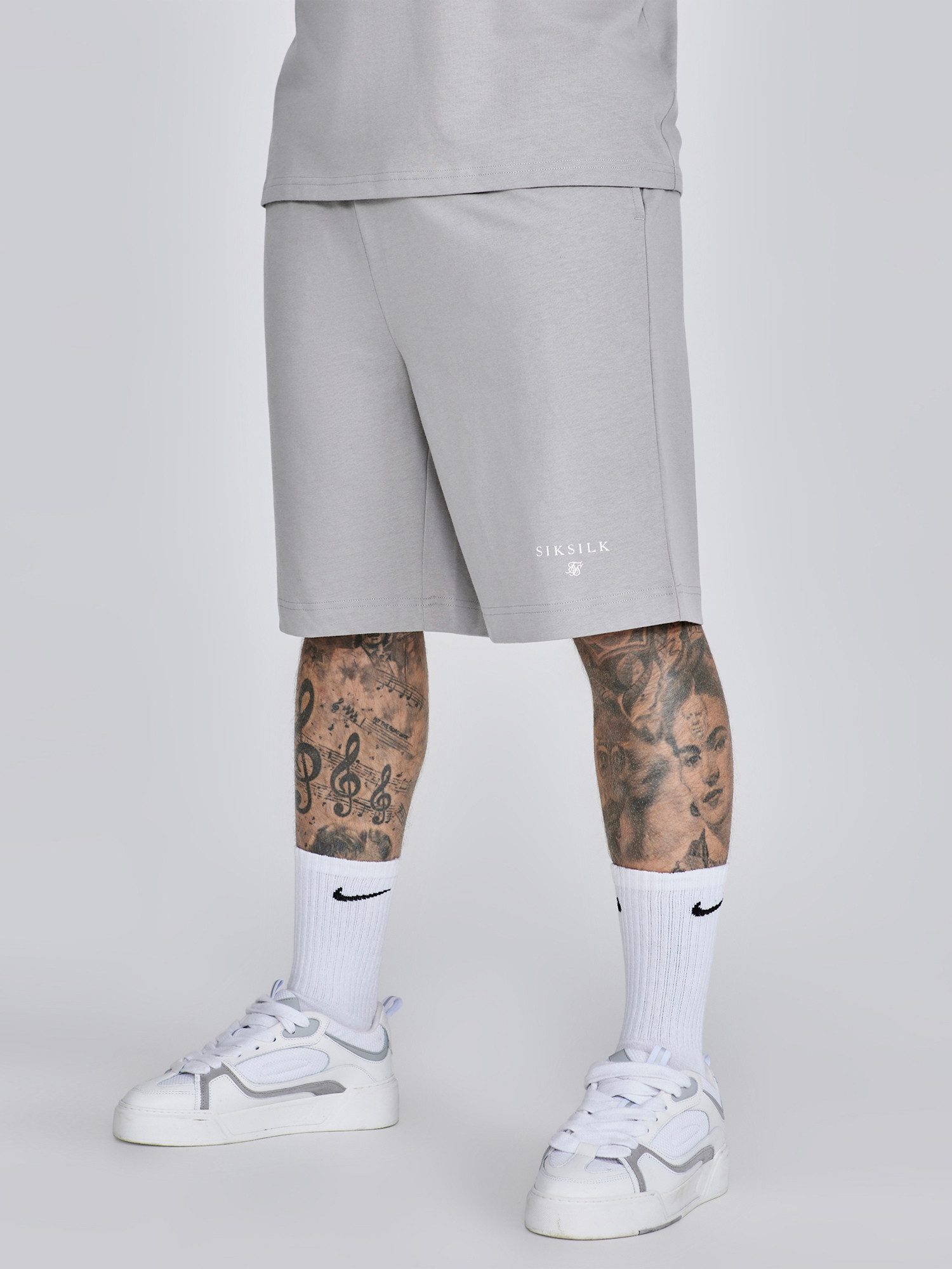 Siksilk T-Shirt & Shorts SikSilk Herren Graues T-Shirt und Shorts Set