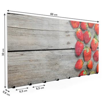 Primedeco Garderobenpaneel Magnetwand und Memoboard aus Glas Erdbeeren auf Holz
