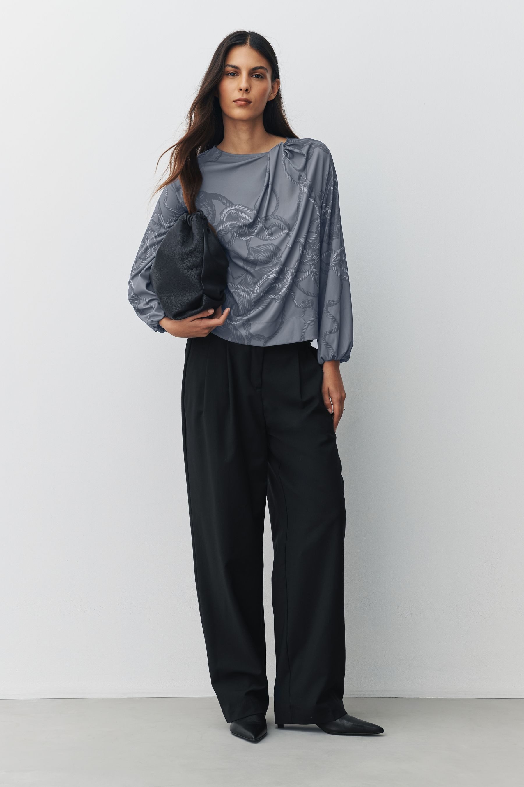 Next Langarmbluse Langärmelige Bluse mit Drehdetail am Ausschnitt (1-tlg) – Bild 4 von 5