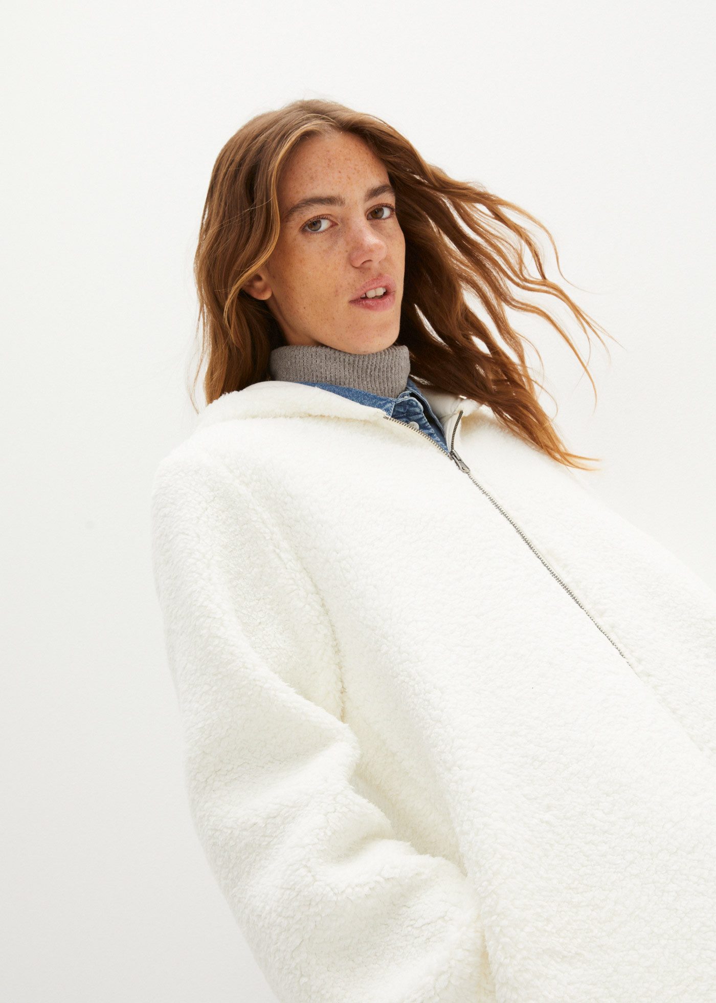 bonprix Fleecejacke Winterjacke mit Kapuze aus Teddy-Fleece in A-Linie mit Seitenschlitzen