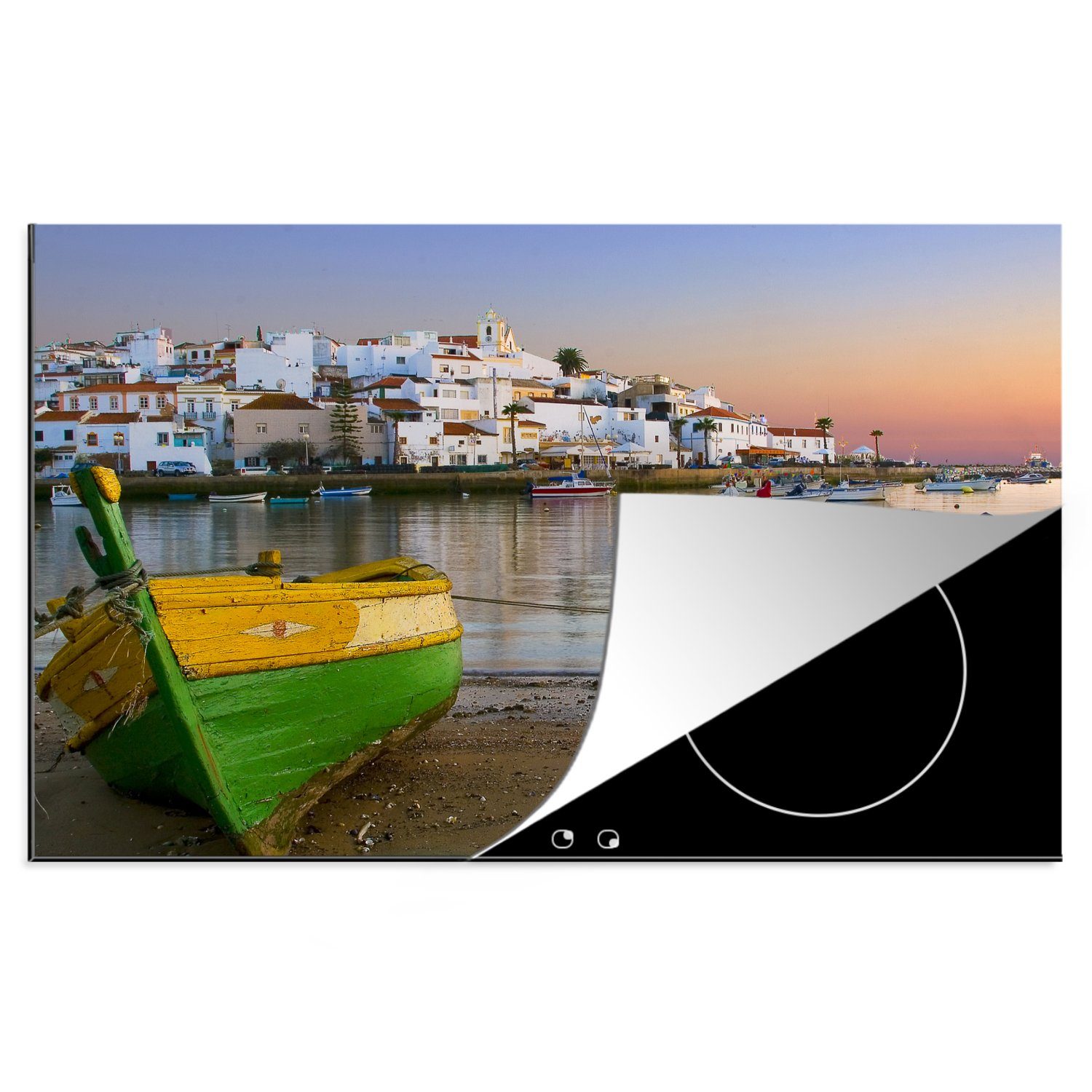 MuchoWow Herdblende-/Abdeckplatte Fischerboot bei Ferragudo an der Algarve, Vinyl, (1 tlg), 81x52 cm, Induktionskochfeld Schutz für die küche, Ceranfeldabdeckung