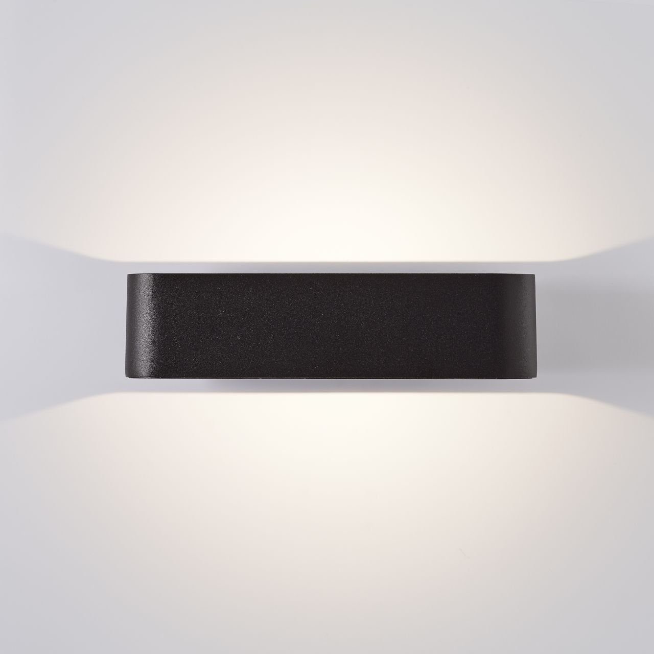 Brilliant LED Außen-Wandleuchte Golda, Golda LED Außenwandleuchte 22x13cm  schwarz 1x LED integriert, 7W LED, Energiesparend und langlebig durch LED -Einsatz
