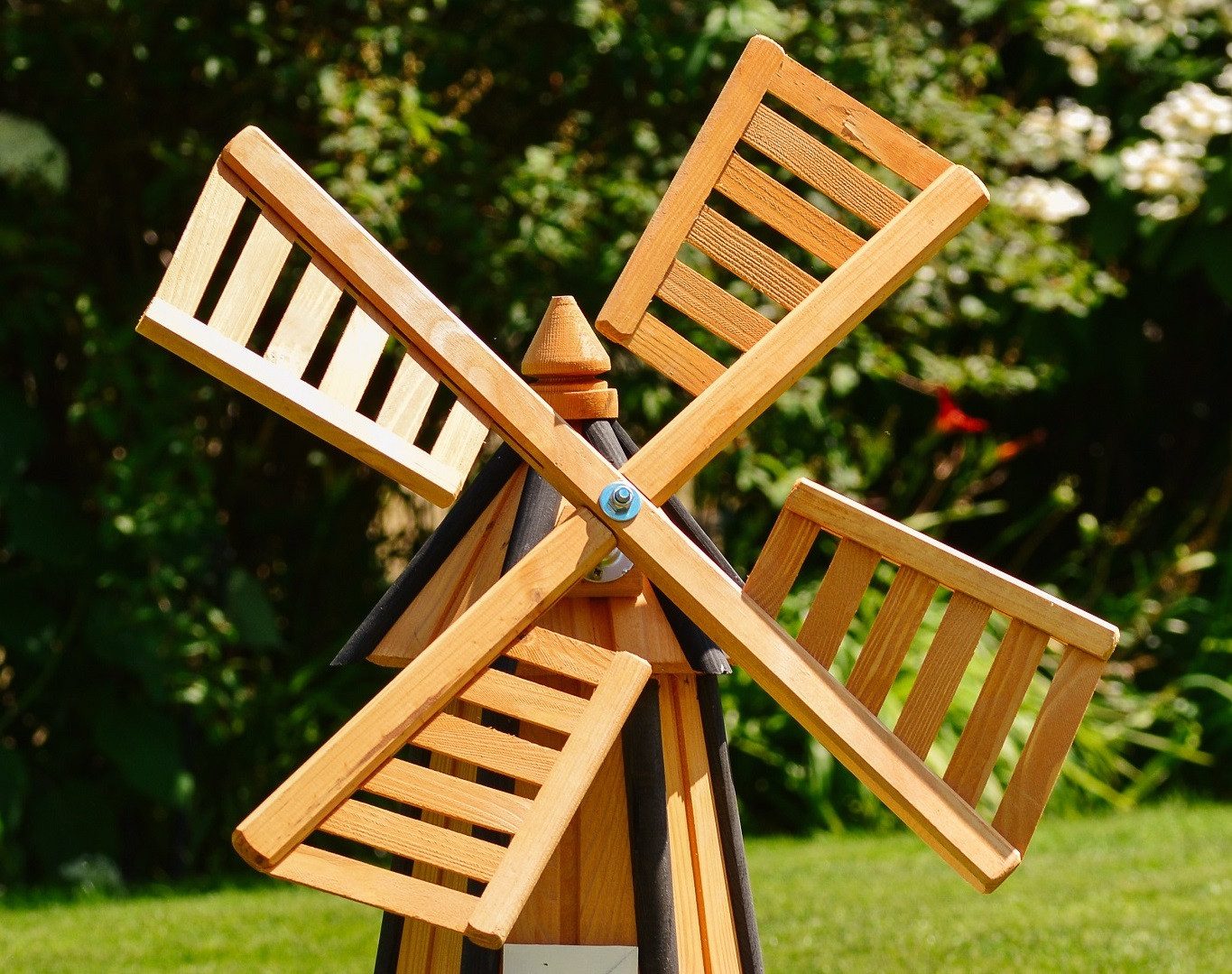 DSH DEKO SHOP HANNUSCH Gartenfigur Kleine Holzwindmühle – Höhe 77 cm – Bild 5 von 5