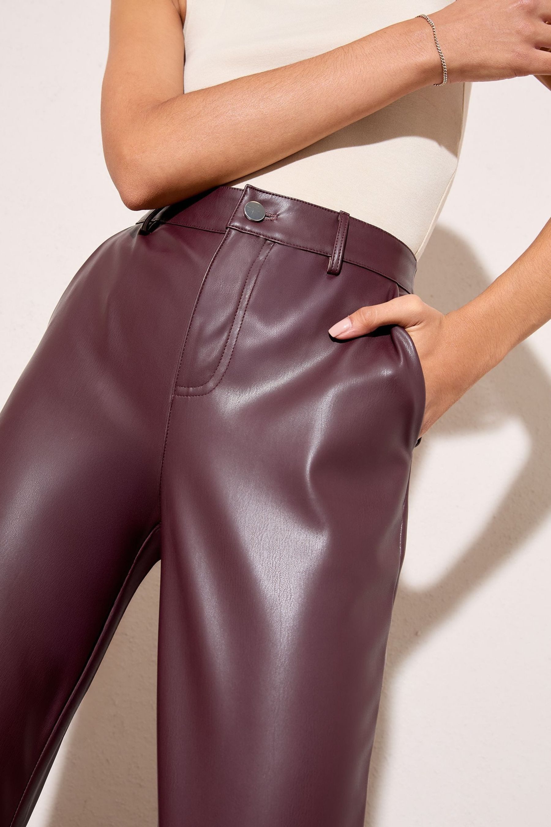 Friends Like These Lederhose Friends Like These Kunstlederhose, Petite (1-tlg)