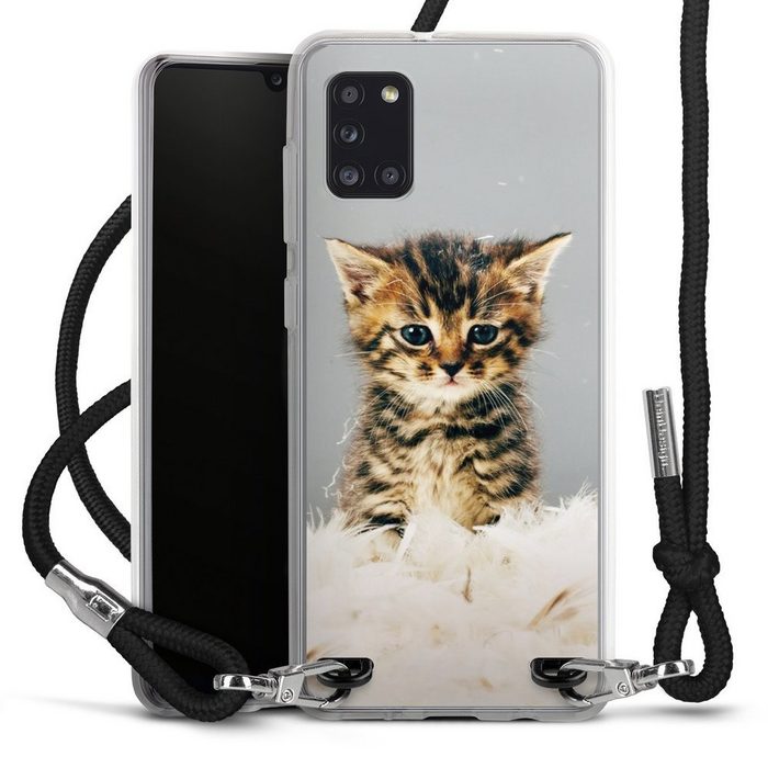DeinDesign Handyhülle Katze Haustier Feder Kitty Samsung Galaxy A31 Handykette Hülle mit Band Case zum Umhängen