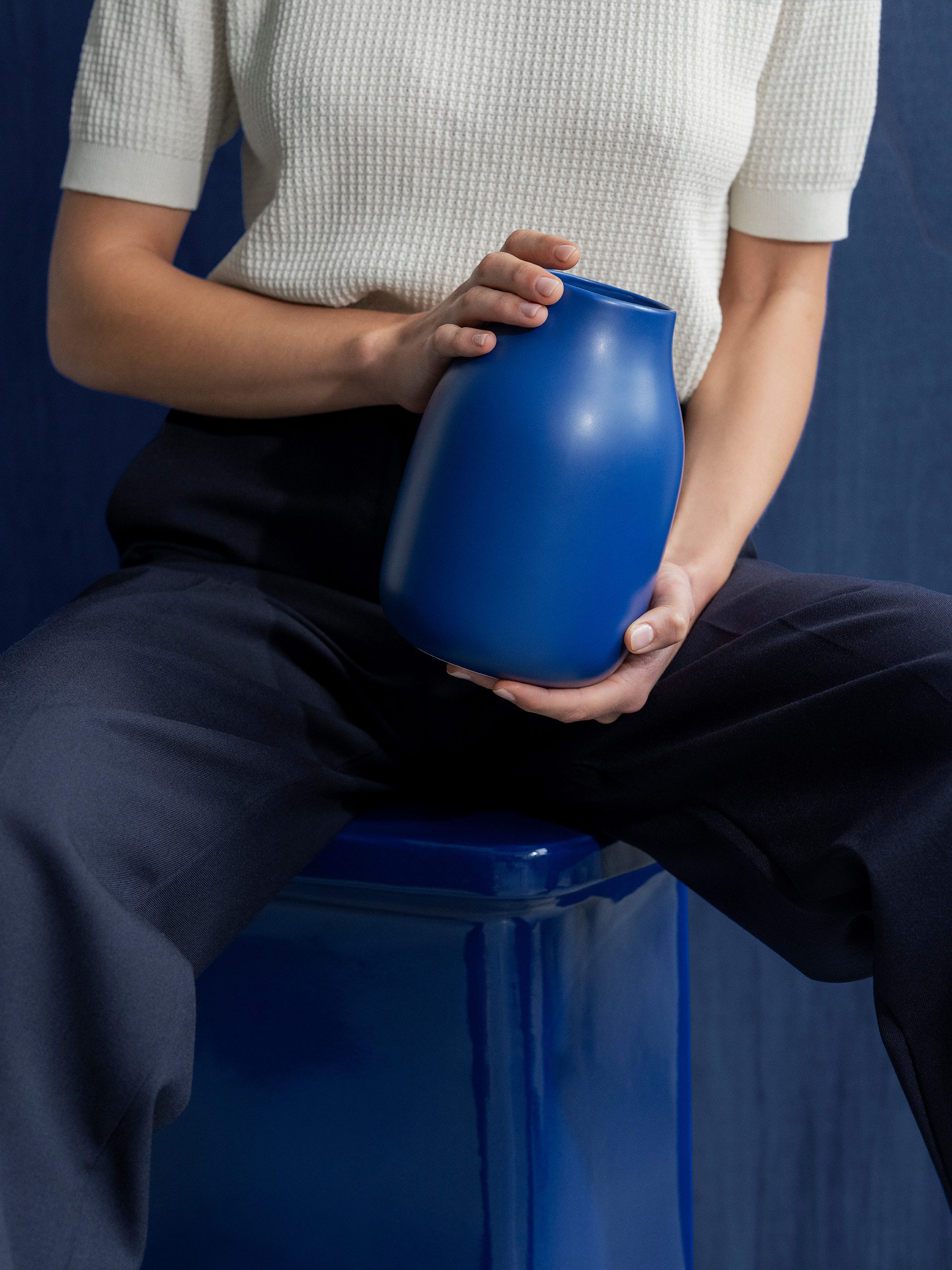 blomus Dekovase -COLORA- Vase: Handgefertigte Eleganz mit matter Oberfläche, Handgefertigt, Keramik & Porzellan, Matt, Schutznoppen, Zeitloses Design – Bild 2 von 2