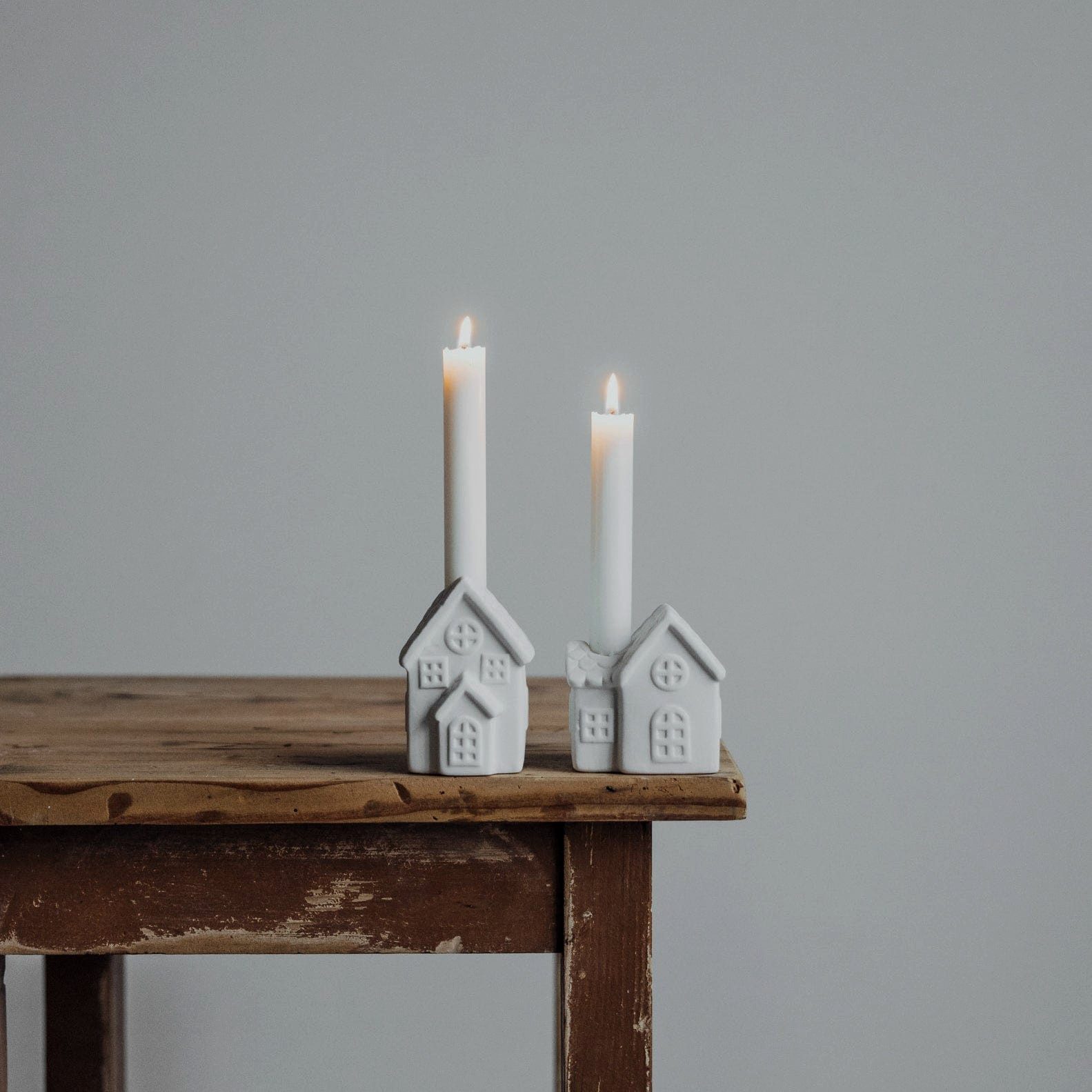 Storefactory Kerzenhalter Haus Ljusstaden für 1 Stabkerze in weiß