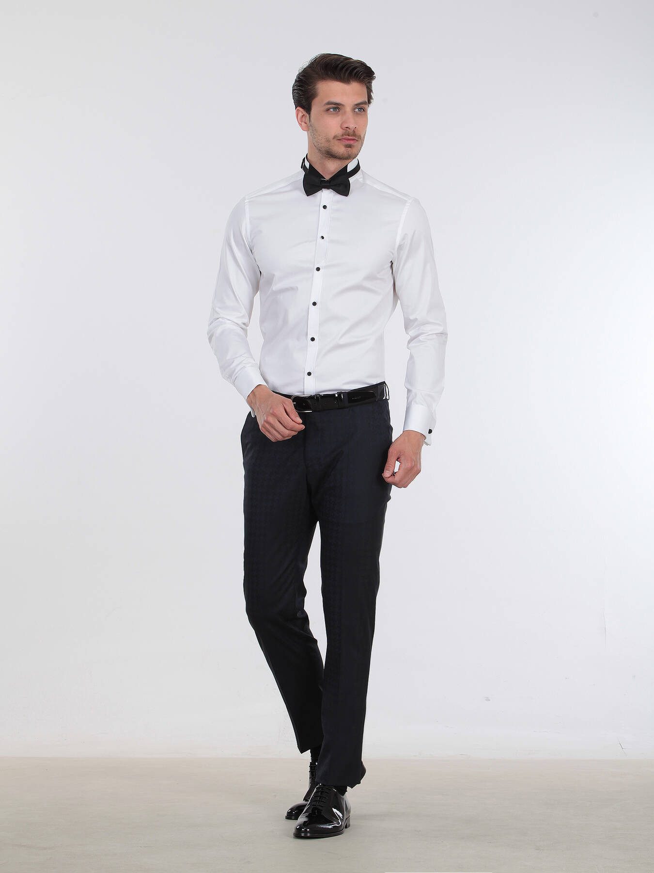 KİP Hemdbluse Gerade geschnittenes, schmal geschnittenes Smokinghemd mit Pferdekrage