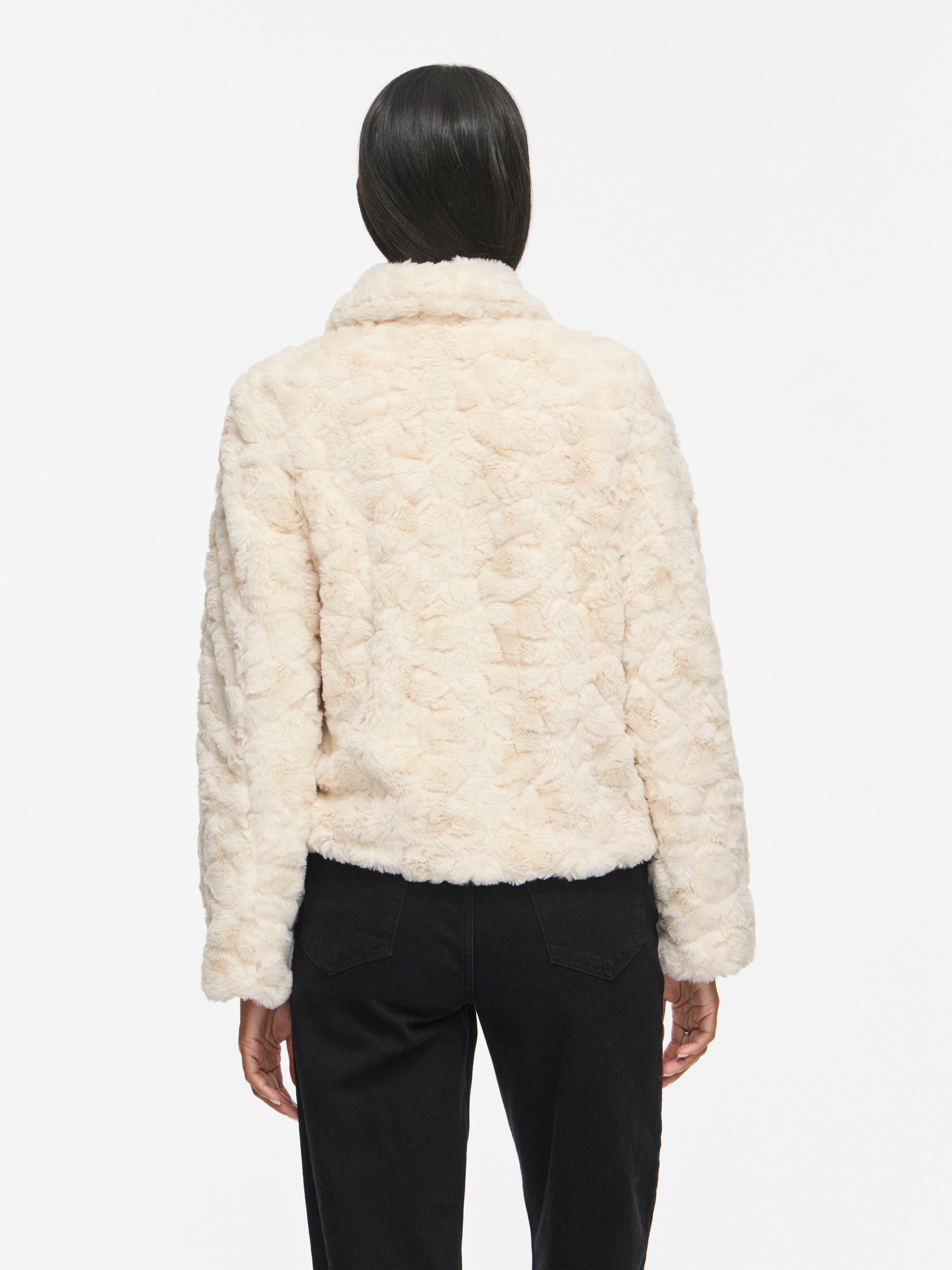 Vila Kurzjacke VIDORTE NEW L/S JACKET/PB Aus Kunstfell mit Knopfleiste – Bild 3 von 5