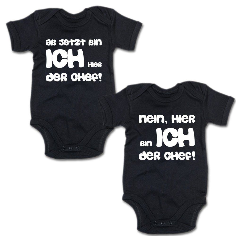 G-graphics Kurzarmbody Ab jetzt bin ich hier der Chef & Nein, hier bin ich der Chef (Zwillingsset / TwinSet, 2-tlg., Baby-Body-Set) für Zwillinge / Twins mit Sprüchen