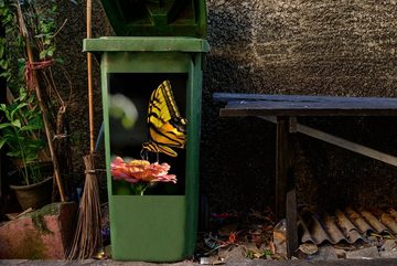 MuchoWow Wandsticker Schmetterling - Botanisch - Blume (1 St), Mülleimer-aufkleber, Mülltonne, Sticker, Container, Abfalbehälter
