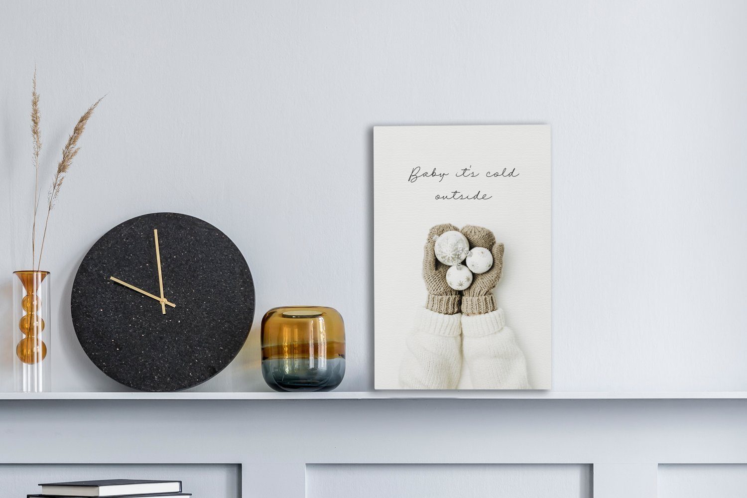 OneMillionCanvasses® Leinwandbild Winter - Handschuhe - Weihnachtskugeln, F günstig online kaufen