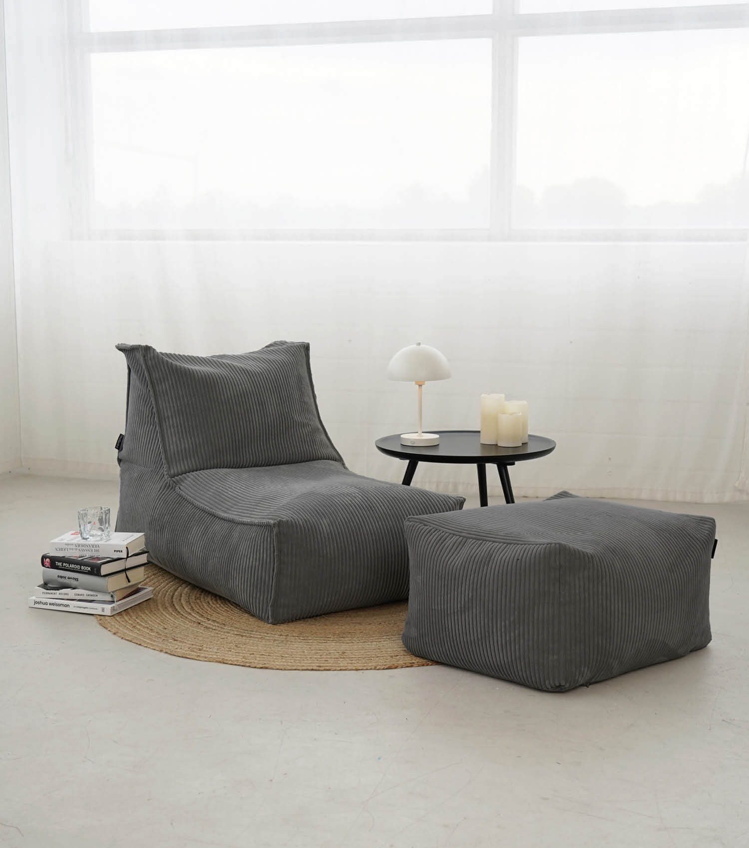 mokebo Sitzsack Der Sundowner (aus weichen Cord in Anthrazit), Indoor Bean-Bag & Relaxliege für Kinder & Erwachsene in Anthrazit