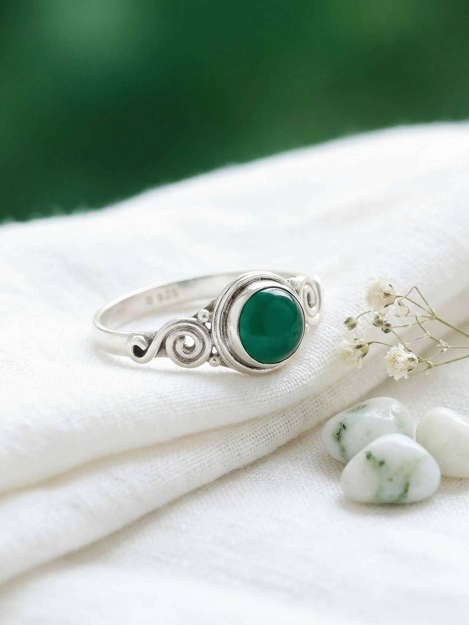 mantraroma Silberring KINURI aus 925 Silber mit grünen Onyx (Ring mit Schmu günstig online kaufen