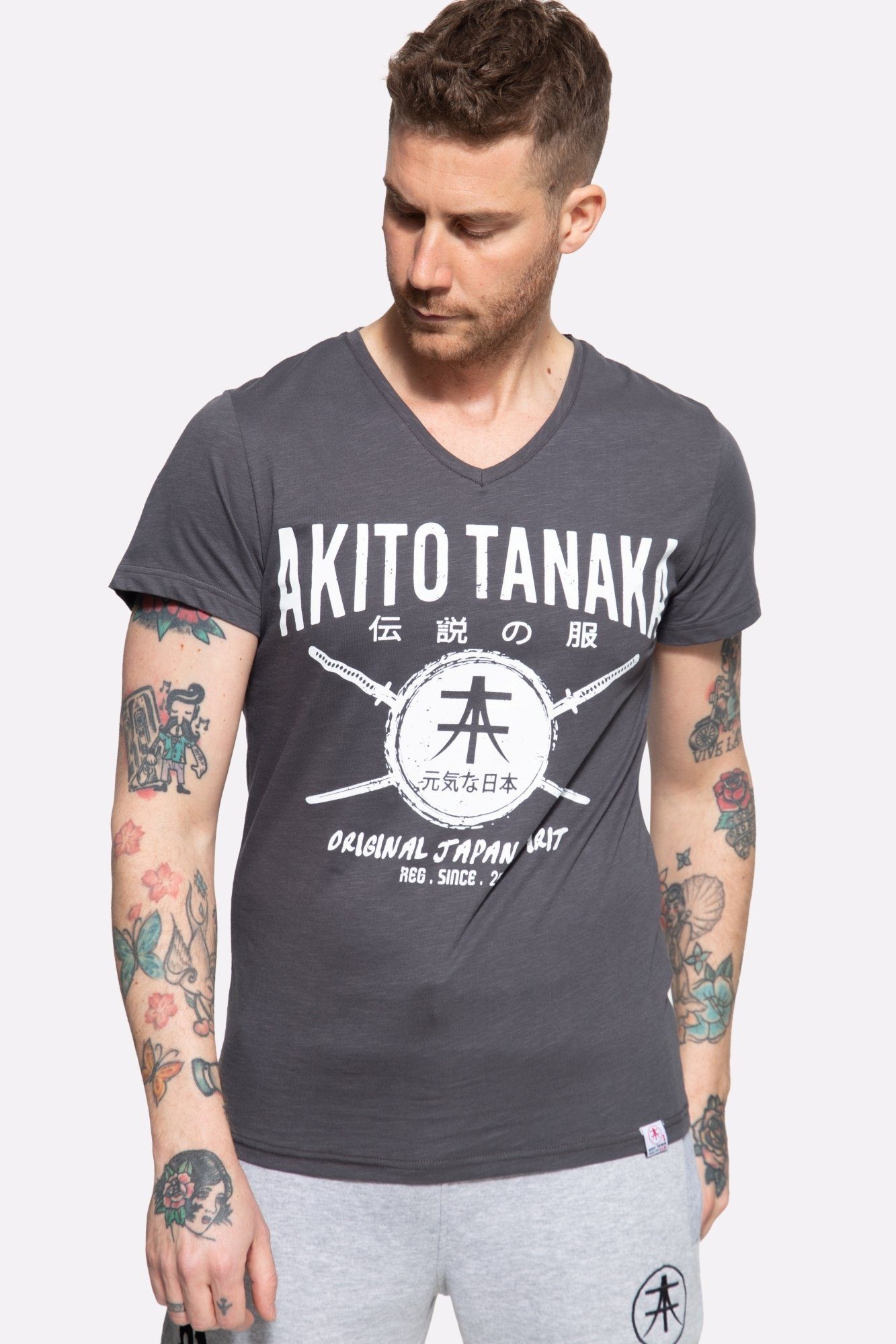 Akito Tanaka Sword anthrazit Area mit T-Shirt Frontprint