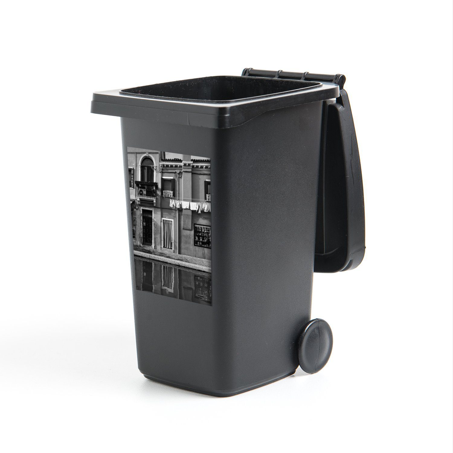 MuchoWow Wandsticker Reflexion - Italien Abfalbehälter Schwarz Container, (1 Mülltonne, Sticker, St), - - Mülleimer-aufkleber, Weiß