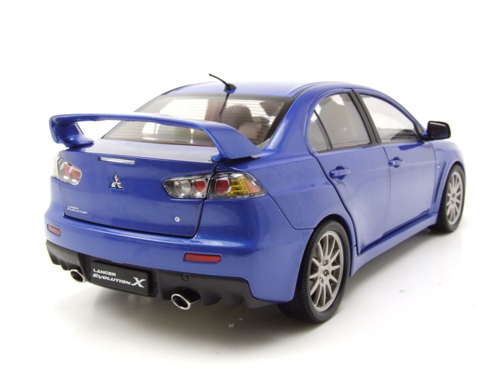 Sun Star Modellauto Mitsubishi Lancer Evo X blau metallic, Maßstab 1:18