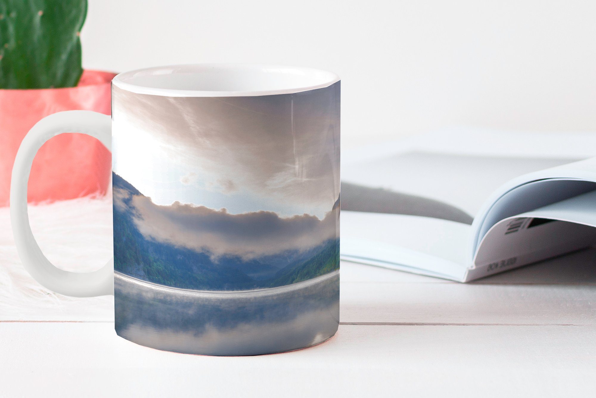 Geschenk Becher, MuchoWow der Österreich, Teetasse, Landschaft Teetasse, Sonnenaufgang Tasse Kaffeetassen, Keramik, über ruhigen in