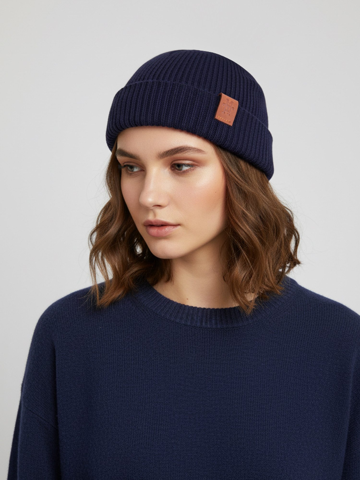 Manufaktur13 Beanie Fishermans Beanie - Strickmütze, Wintermütze, Dockermütze mit Echt-Leder Veredelung