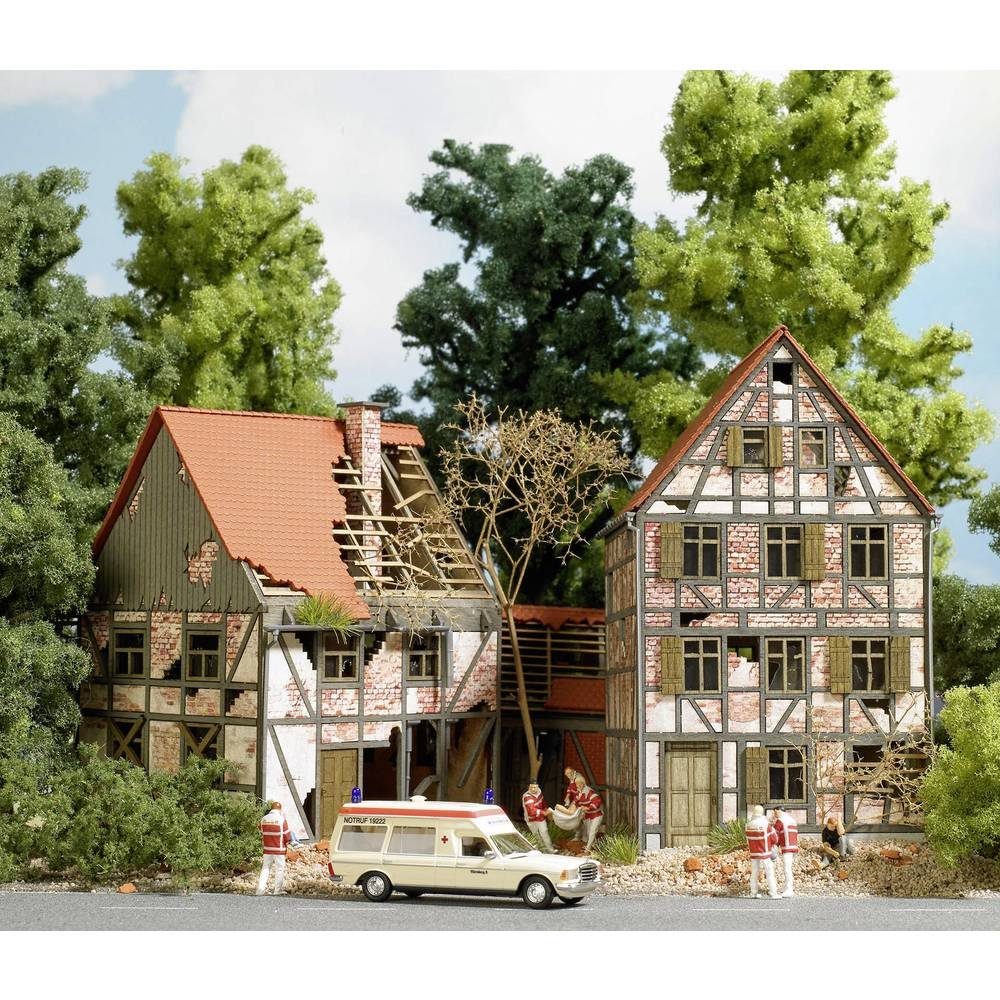 Busch Modelleisenbahn-Gebäude H0 Verfallenes Fachwerkhaus 1667