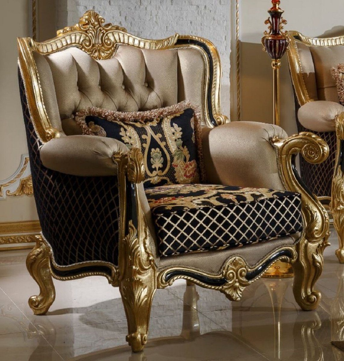 Casa Padrino Sessel Muster Schwarz Wohnzimmer Gold Gold / Mehrfarbig elegantem - / / Sessel Barock Luxus Barock - Sessel mit Prunkvoller Möbel Wohnzimmer