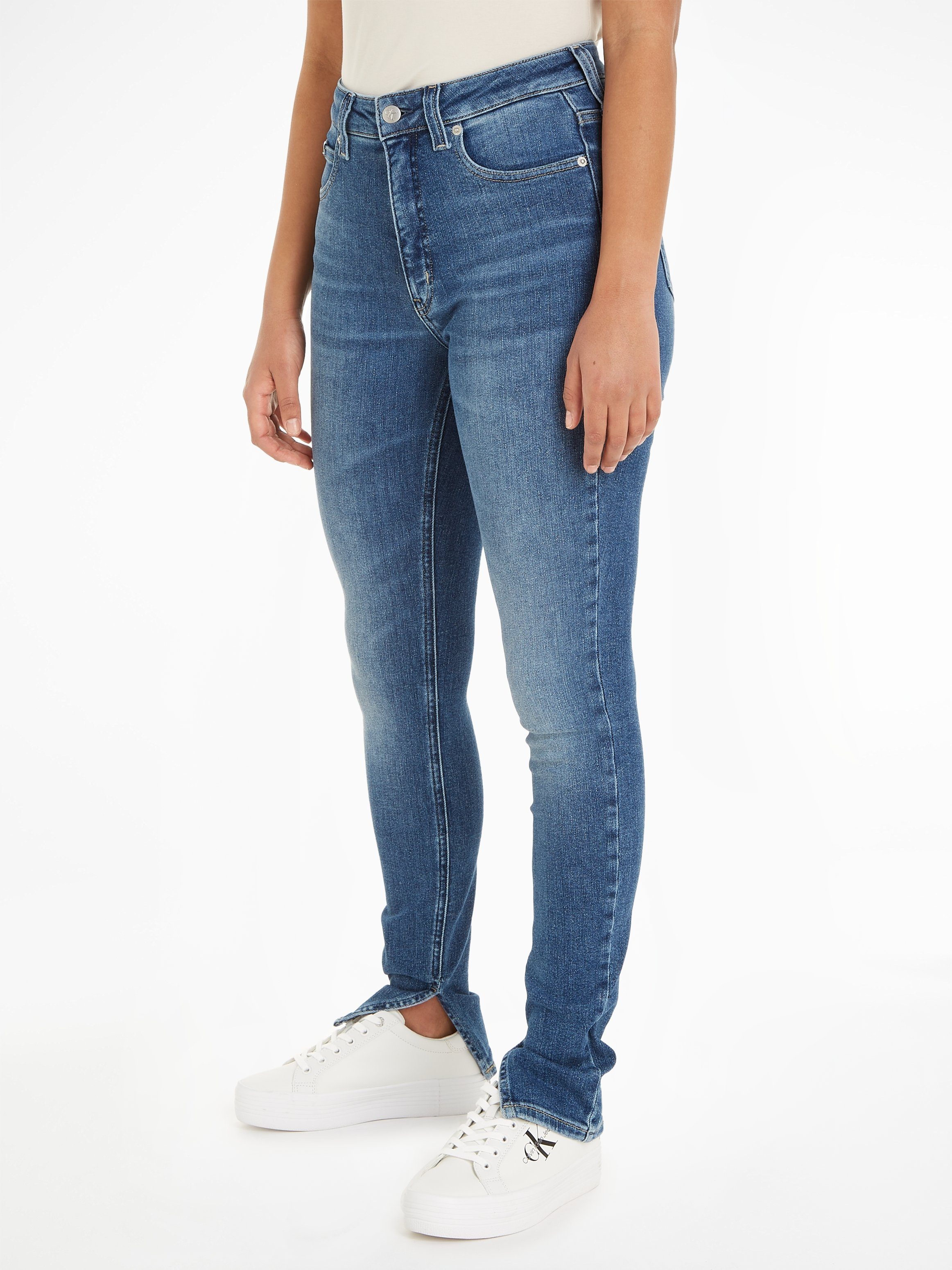 am hinteren SKINNY Bundabschluss Jeans SUPER Jeans RISE HIGH mit Calvin Calvin Leder-Badge Skinny-fit-Jeans Klein ANKLE Klein