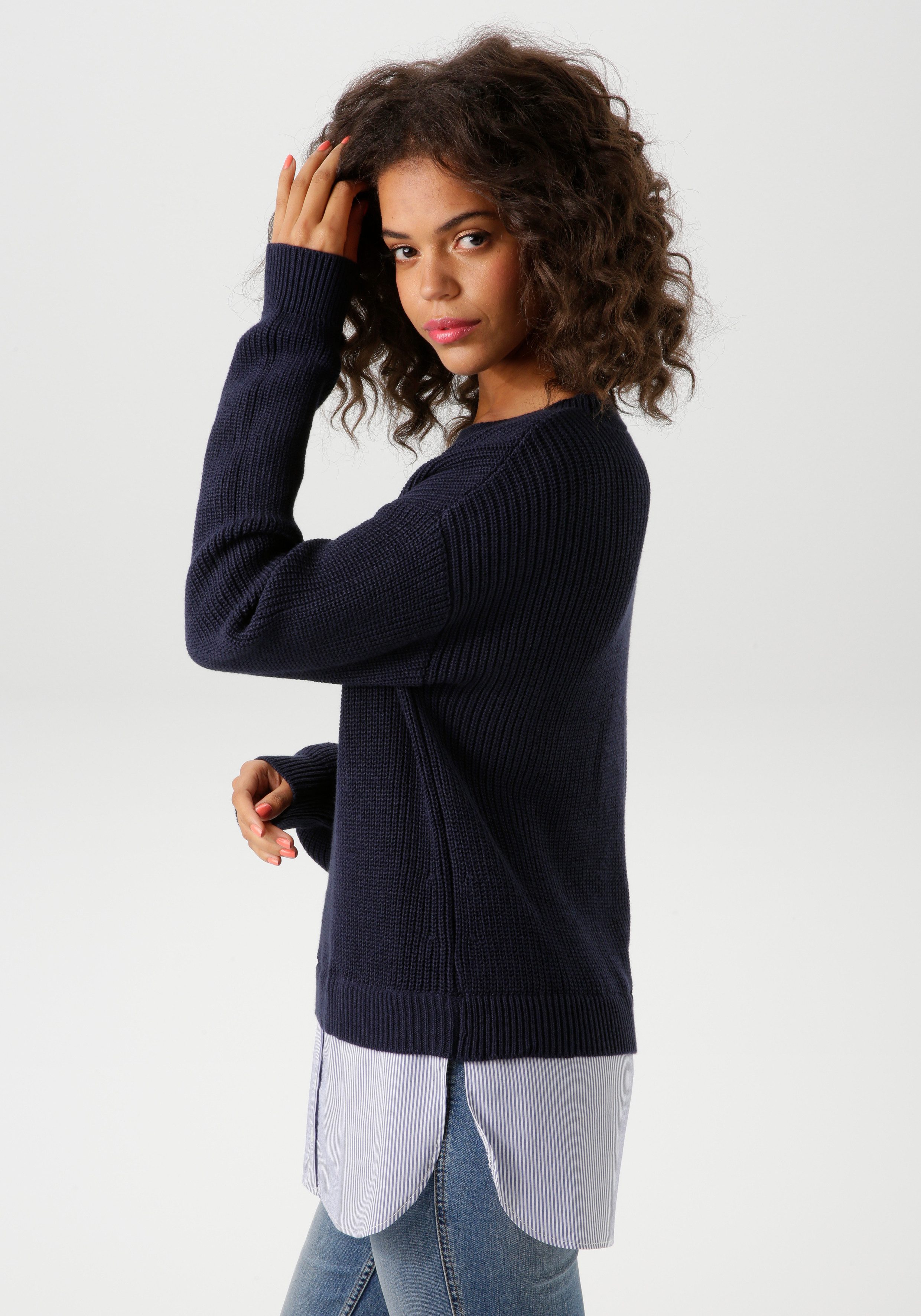 Aniston CASUAL Strickpullover mit gestreiftem Bluseneinsatz am Saum günstig online kaufen