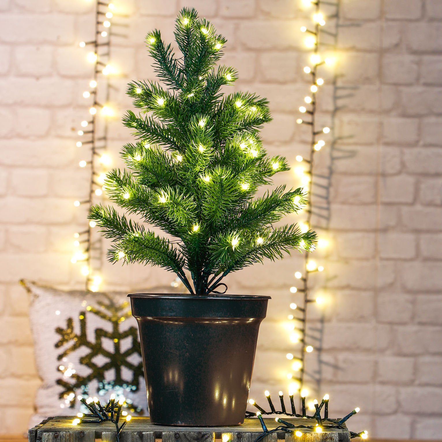55 Spetebo mit Kunst cm, Künstlicher - Tanne, Künstlicher Beleuchteter Weihnachtsbaum Christbaum im LED Weihnachtsbaum 50 Topf künstliche