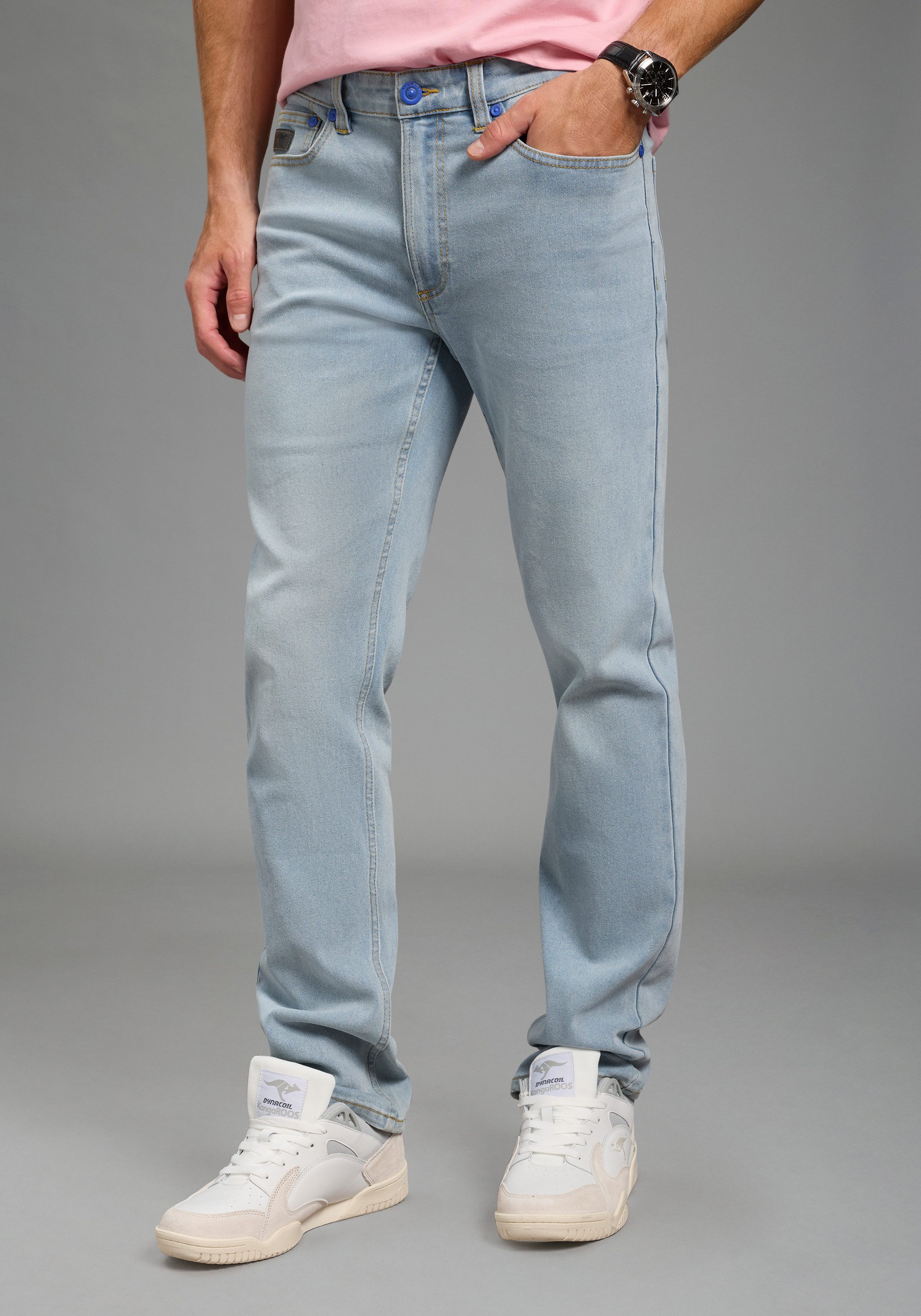 KangaROOS Jogg Pants Straight-Fit, normale Leibhöhe, mit Knopf-Applikation