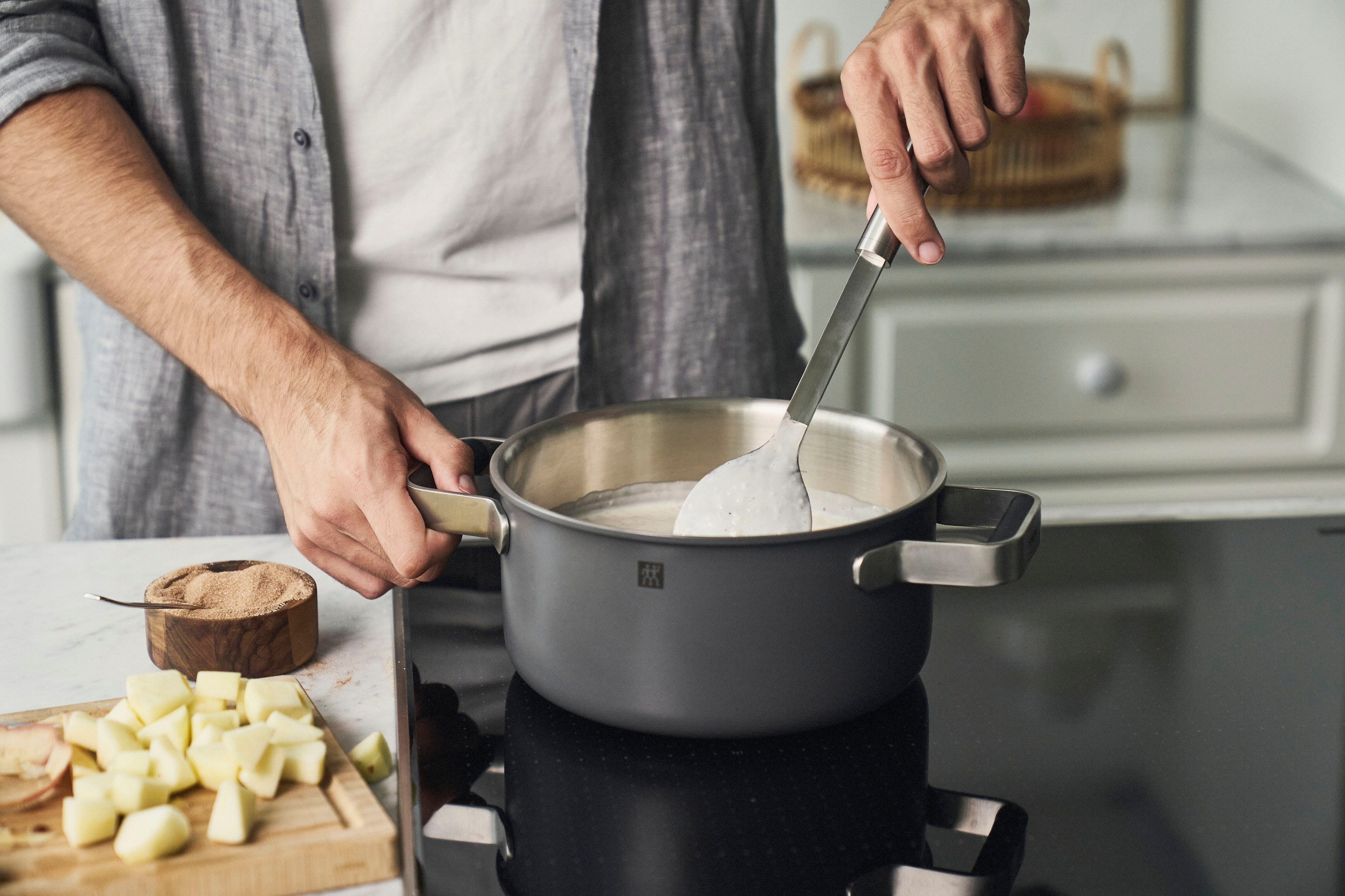 Zwilling Topf-Set Pure, Edelstahl 18/10 (Set, 5-tlg., 3 Kochtöpfe (16, 20 & 24 cm), Bratentopf 20 cm, Stieltopf 16 cm), Stay-Cool-Griffe, 3-lagige Bodentechnologie