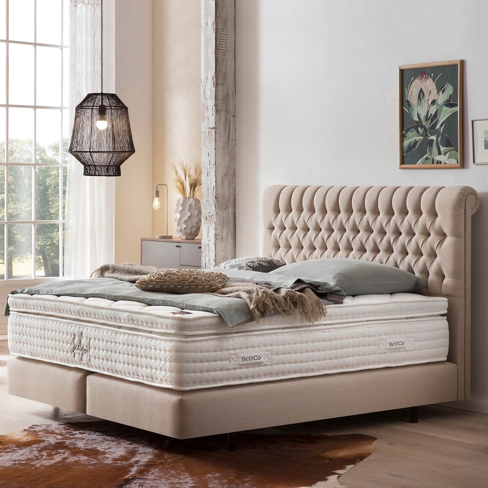 BettCo Boxspringbett Chester (in Beige Webstoff, 140 x 200 cm), Chesterfield-Design, Topper optional, Schwebeoptik