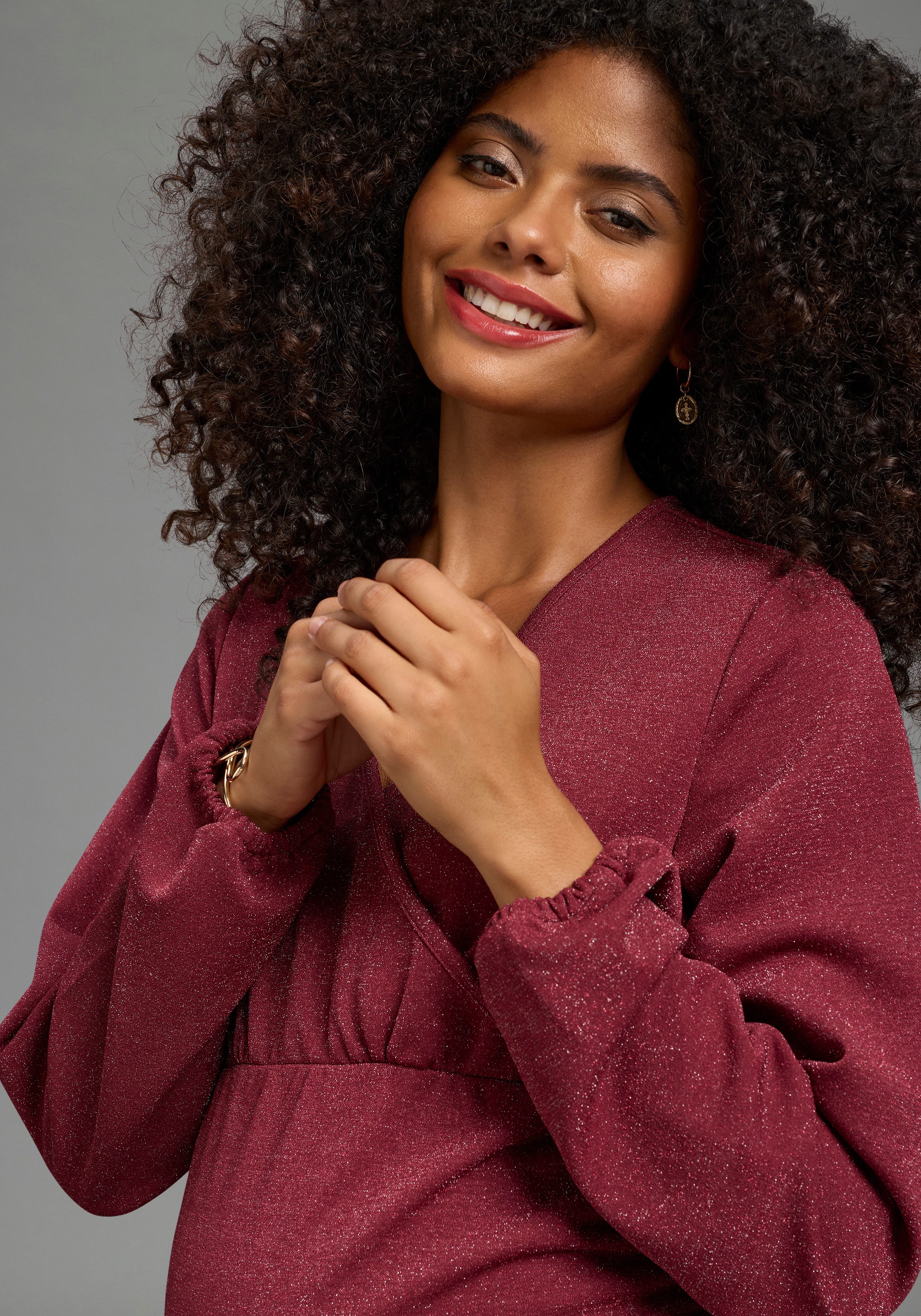 Neun Monate Umstandskleid Glitzer Jerseykleid mit Wickel-Ausschnitt, praktisch zum Stillen für Frühling und Herbst, für besondere Anlässe, mit Wickeloptik – Bild 3 von 5