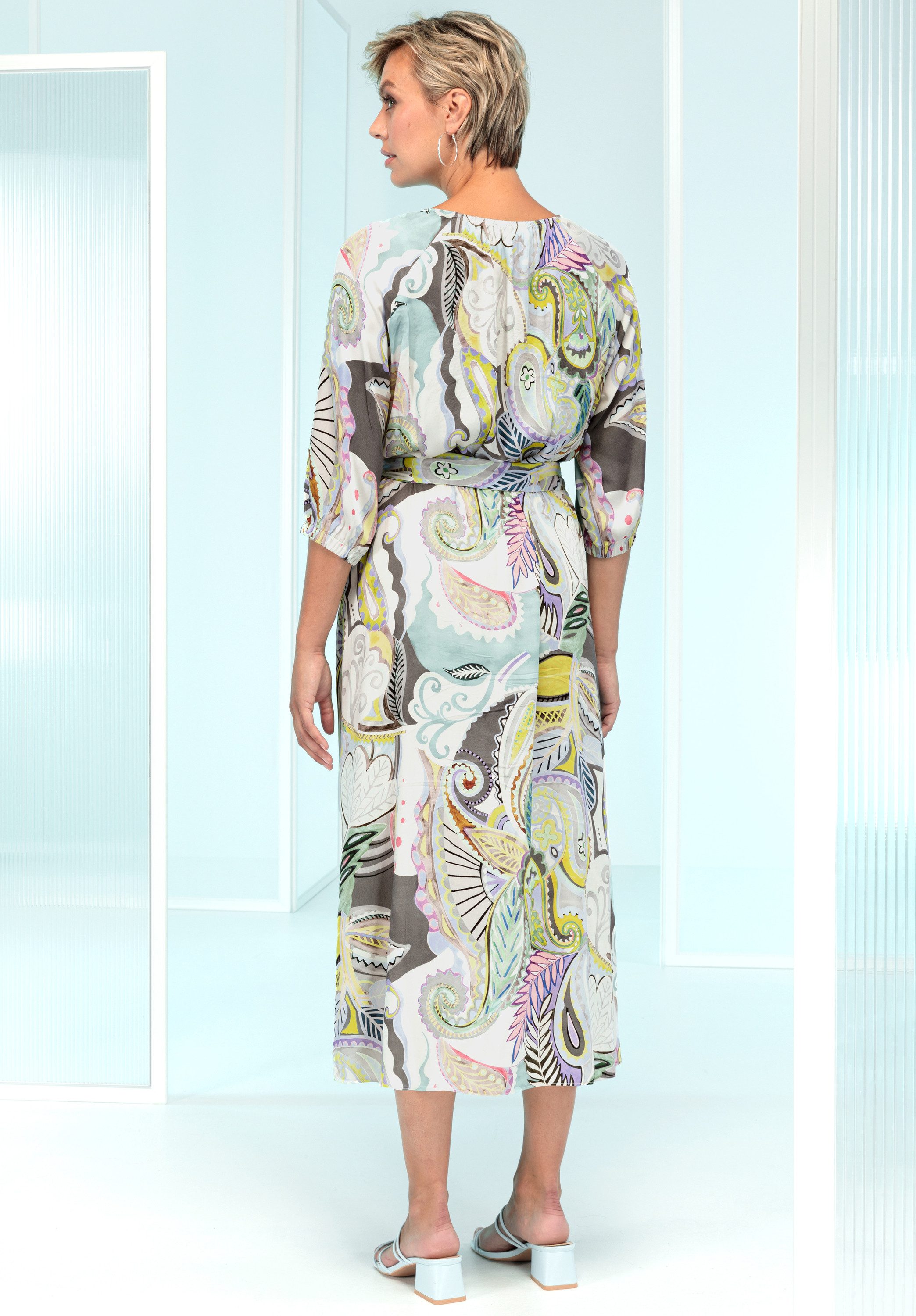 bianca Druckkleid ROSLYN aus modernem Allover-Print in Trendfarben