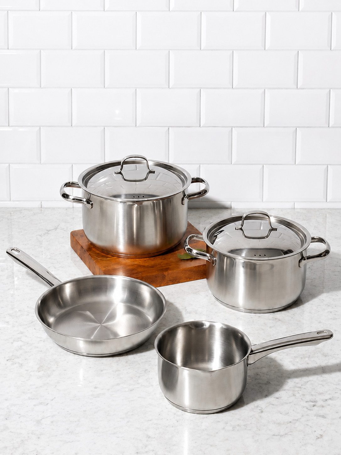 Cosy & Trendy Topf-Set Cosy & Trendy Start2Cook Daily Kochgeschirr-Set, Edelstahl (Set, 4-tlg., 4-teilig: 2 Kochtöpfe, Stielkasserolle und Bratpfanne), Starter-Topfset mit Edelstahl, Bratpfanne und Messskala