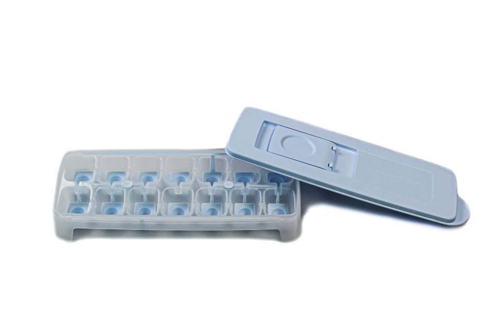 TUPPERWARE Eiswürfelform Eiswürfler hellblau-weiß