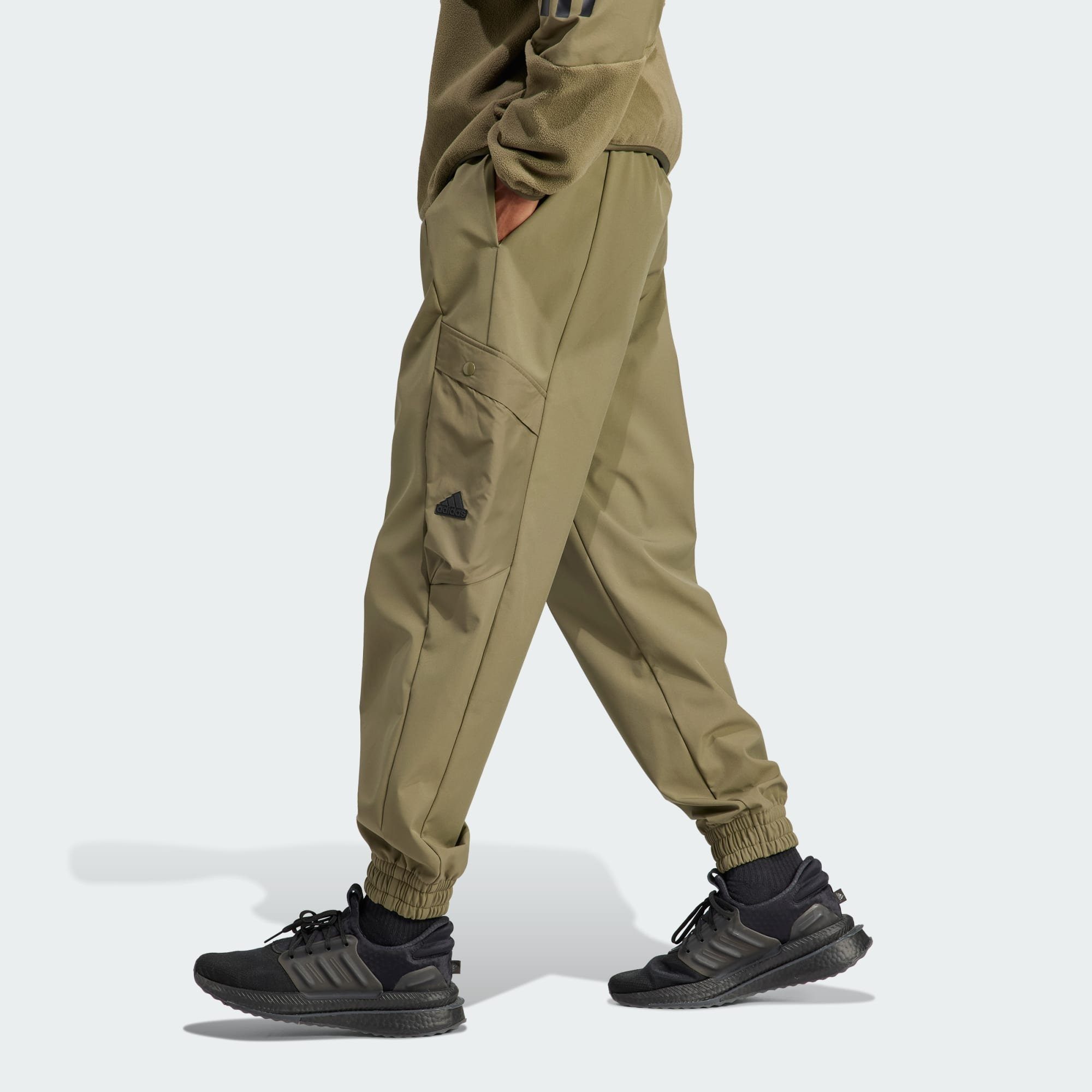 CARGOHOSE, groß ESCAPE Model adidas und Dieses Größe trägt Jogginghose cm ist CITY Sportswear 184