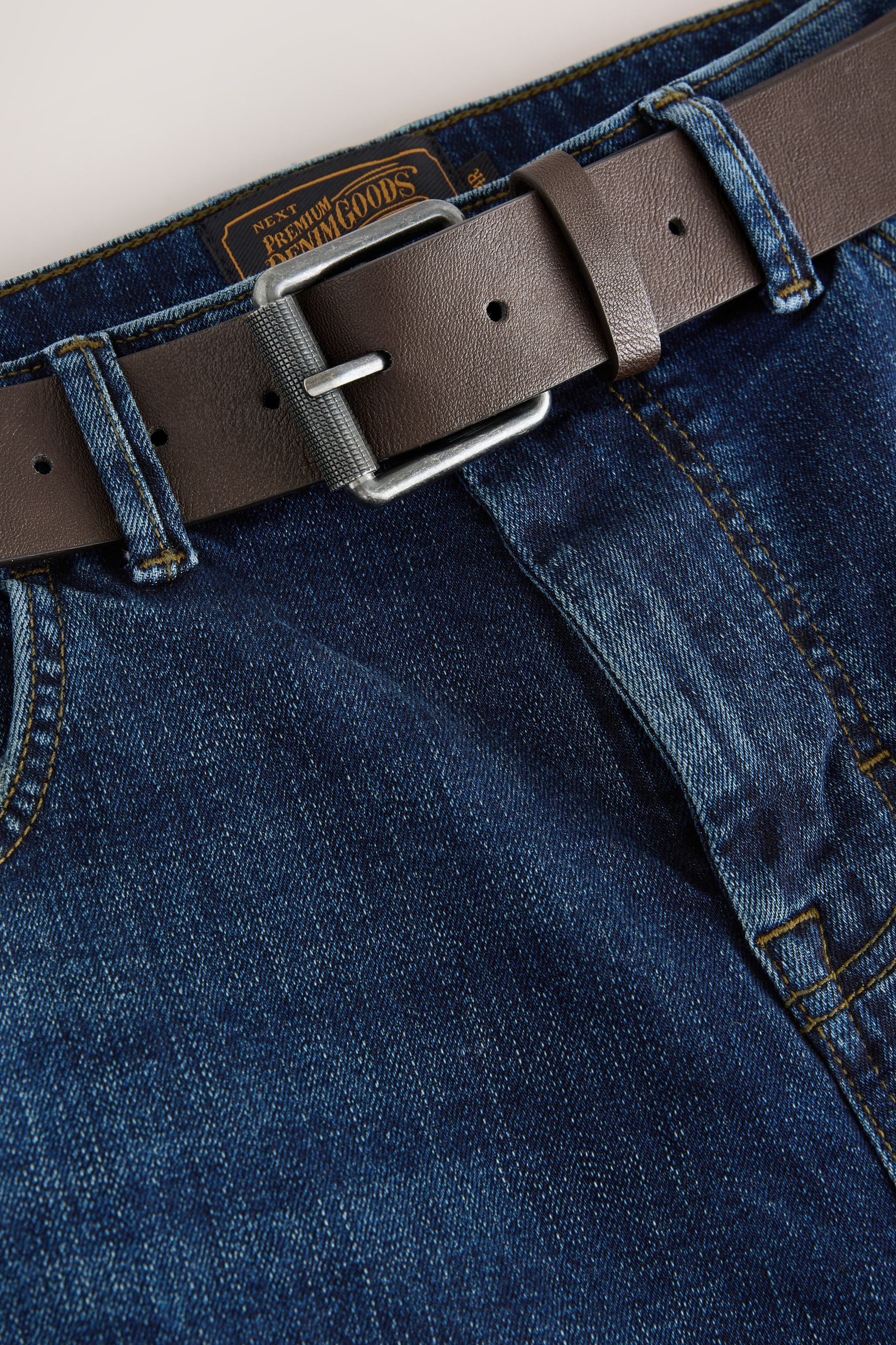 Next Bootcut-Jeans Signature Bootcut-Jeans mit Gürtel (2-tlg)